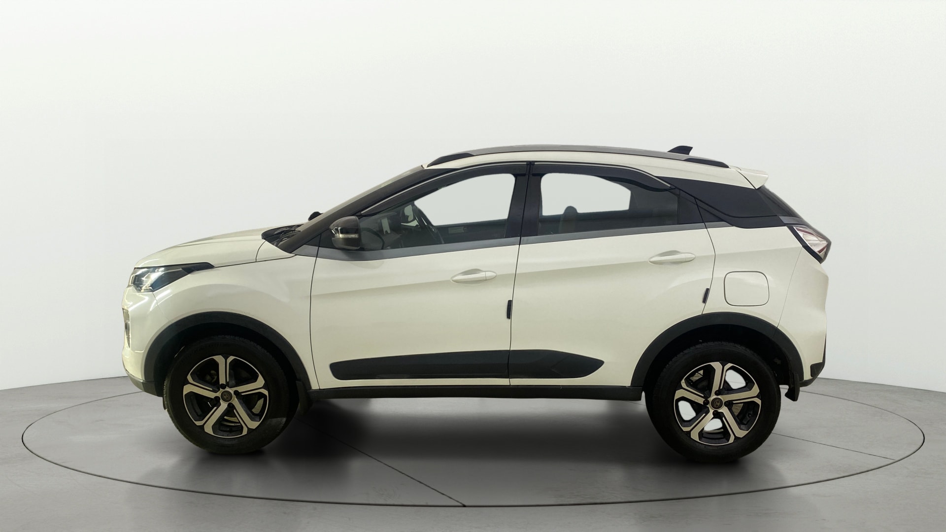 View 2021 Tata Nexon Revotron XE Image 5 Used 2021 Tata Nexon Revotron XE Image 5