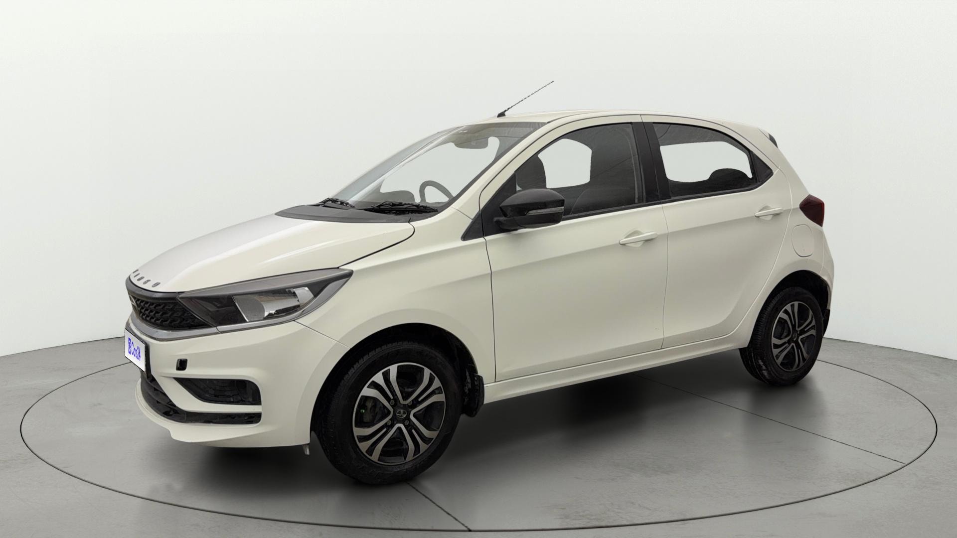 View 2022 Tata Tiago Revotorq XB Image 35 Used 2022 Tata Tiago Revotorq XB Image 35