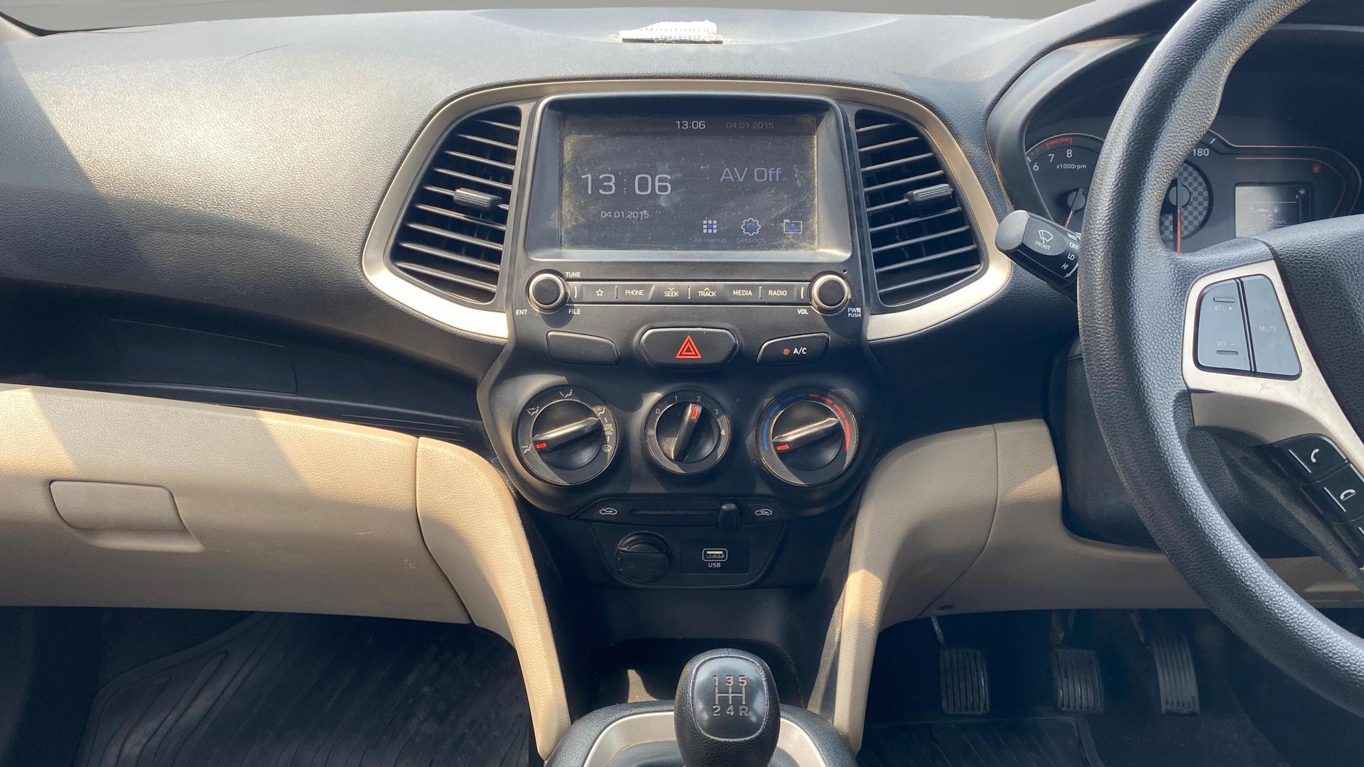 View 2021 Hyundai New Santro D-Lite Petrol Image 17 Used 2021 Hyundai New Santro D-Lite Petrol Image 17