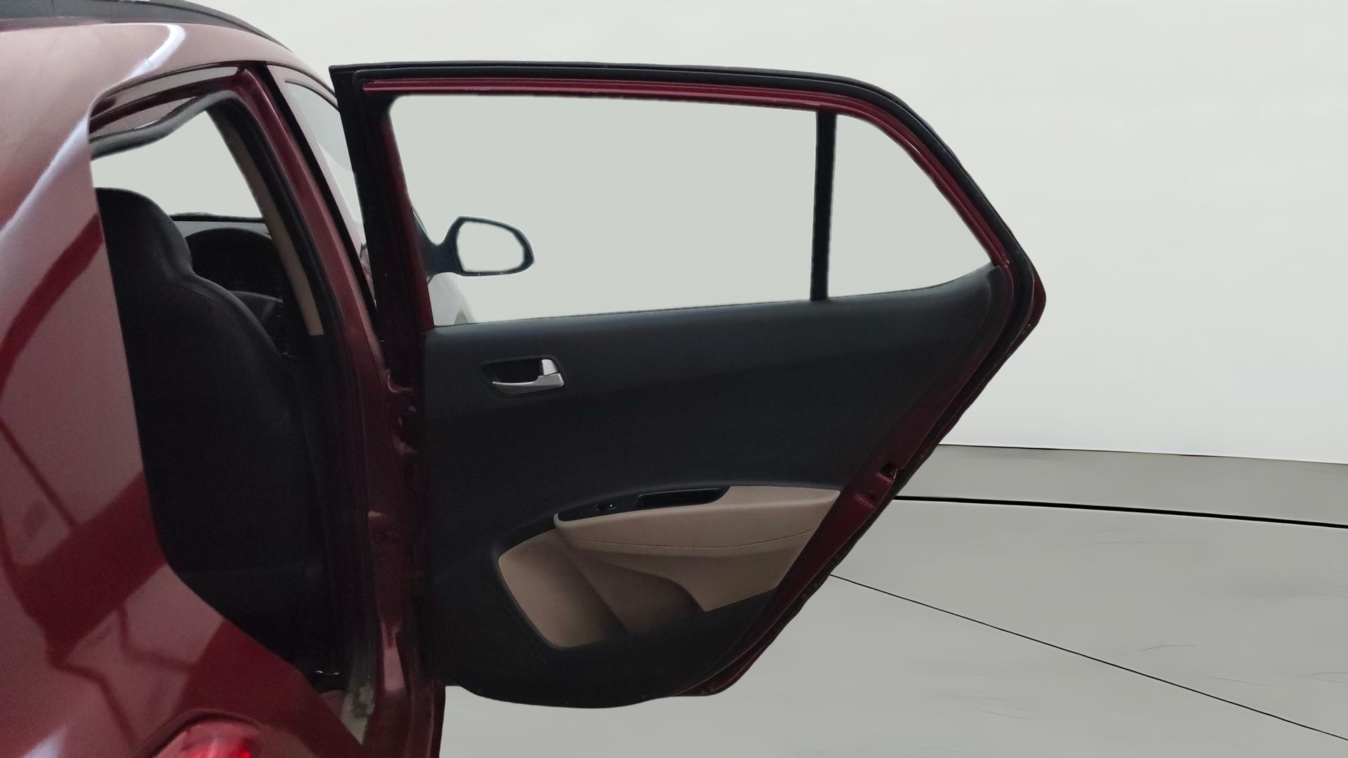 View 2015 Hyundai Grand i10 Sportz 1.2 Kappa Image 7 Used 2015 Hyundai Grand i10 Sportz 1.2 Kappa Image 7