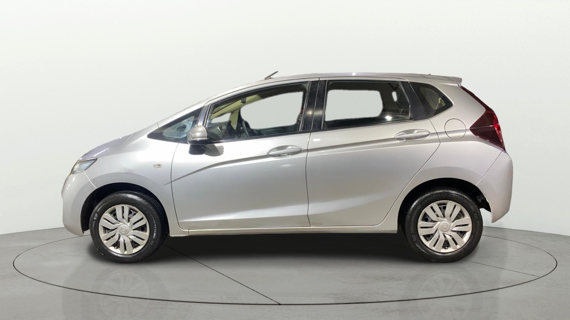 View 2017 Honda Jazz E MT Diesel Image 5 Used 2017 Honda Jazz E MT Diesel Image 5