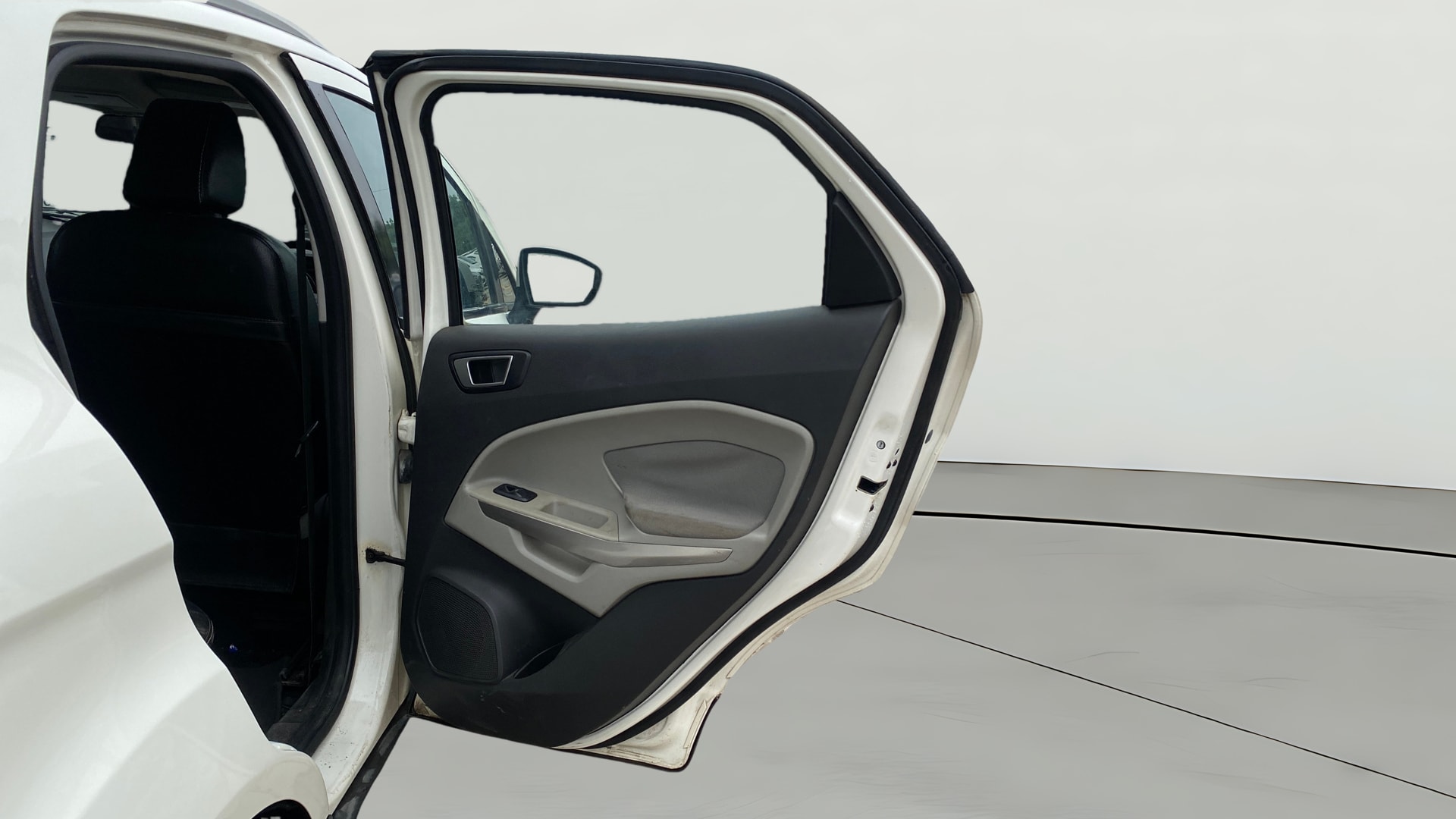 View 2016 Ford EcoSport 1.5 TDCi Diesel Ambiente BS IV Image 6 Used 2016 Ford EcoSport 1.5 TDCi Diesel Ambiente BS IV Image 6