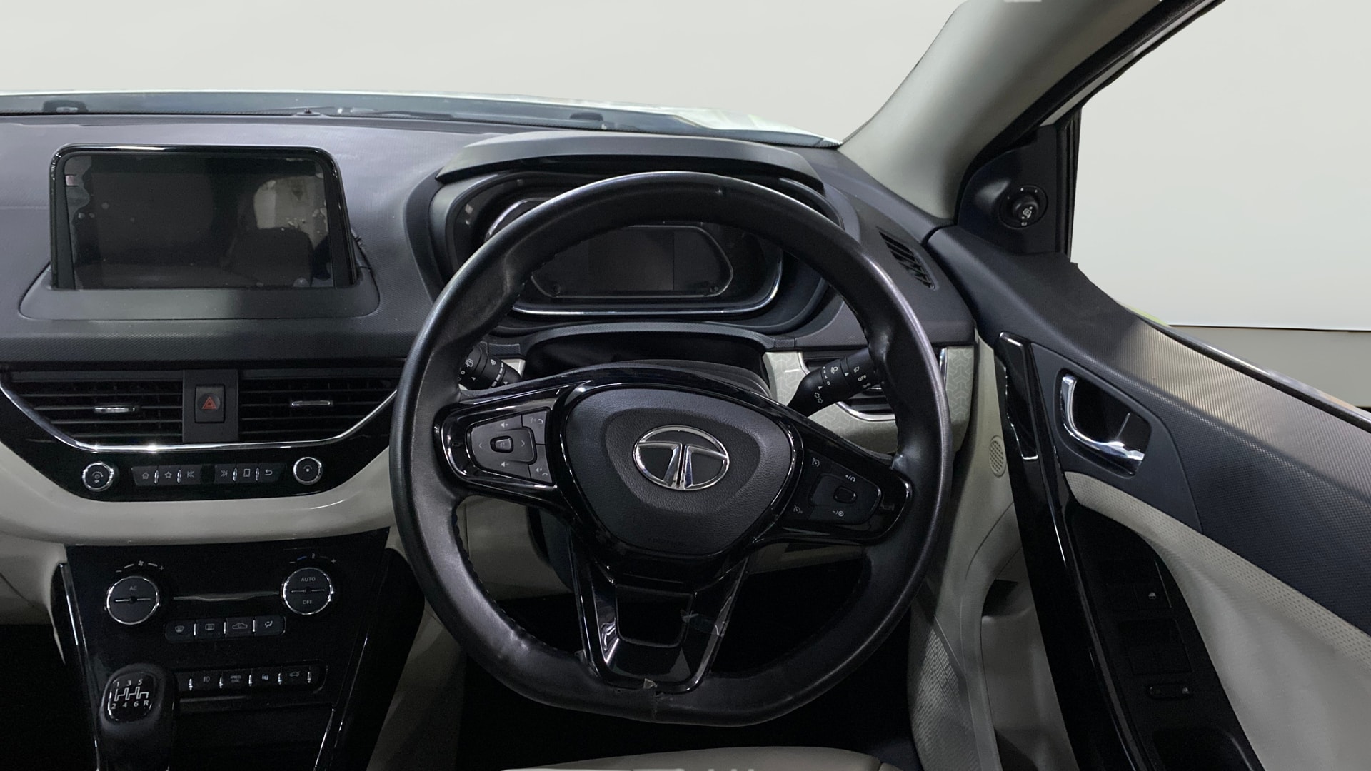 View 2020 Tata Nexon Revotron XZ Plus Luxs Jet Edition Image 13 Used 2020 Tata Nexon Revotron XZ Plus Luxs Jet Edition Image 13