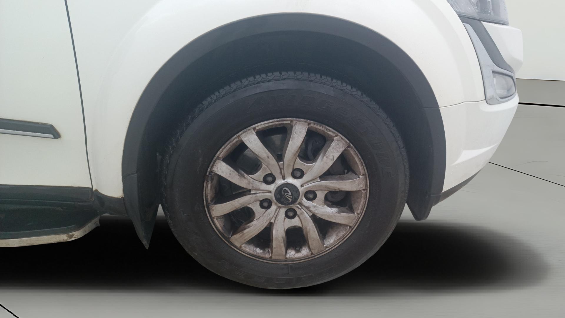 View 2017 Mahindra XUV500 W10 FWD AT Image 46 Used 2017 Mahindra XUV500 W10 FWD AT Image 46
