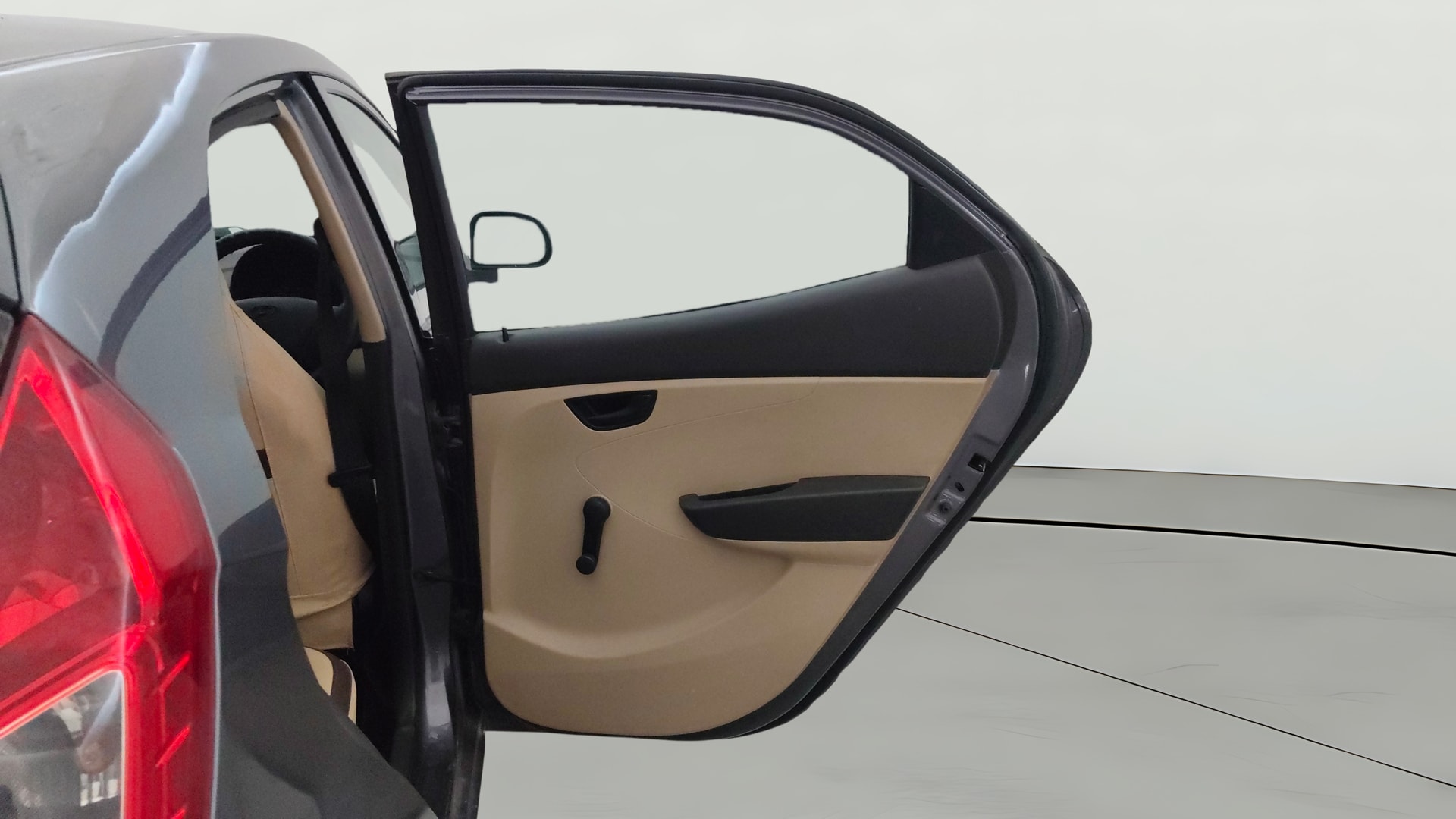 View 2018 Hyundai EON Era Plus Image 7 Used 2018 Hyundai EON Era Plus Image 7