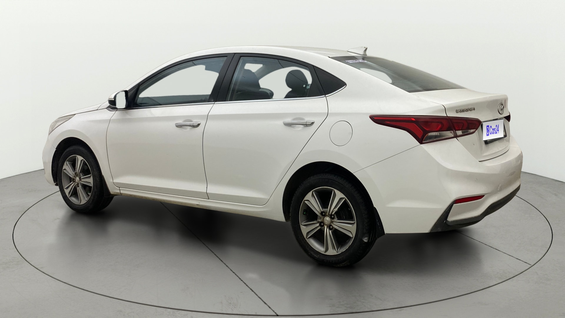 View 2019 Hyundai Verna 1.6 VTVT SX (O) Image 2 Used 2019 Hyundai Verna 1.6 VTVT SX (O) Image 2