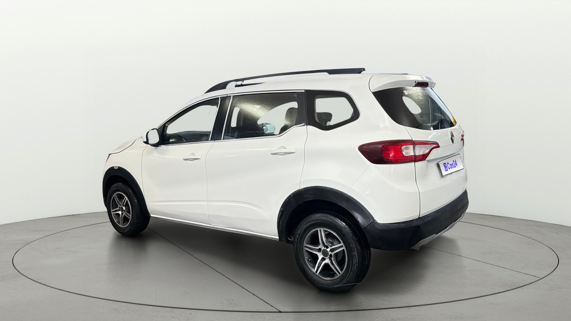 View 2021 Renault Triber RXT Image 2 Used 2021 Renault Triber RXT Image 2
