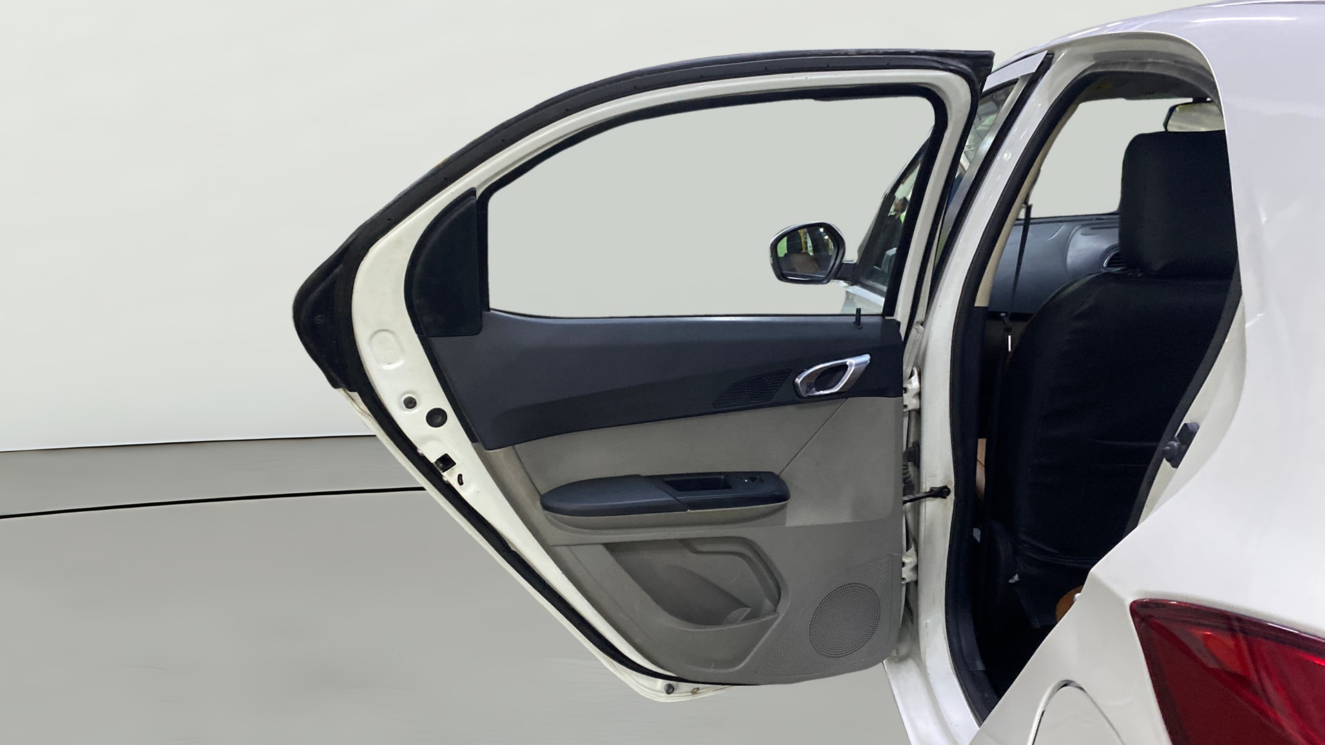 View 2016 Tata Tiago Revotorq XB Image 22 Used 2016 Tata Tiago Revotorq XB Image 22