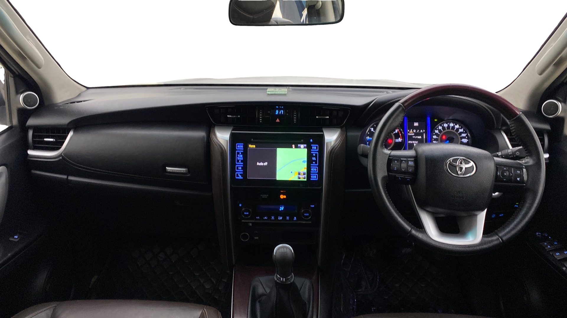 View 2017 Toyota Fortuner 2.8 4X2 MT Image 32 Used 2017 Toyota Fortuner 2.8 4X2 MT Image 32