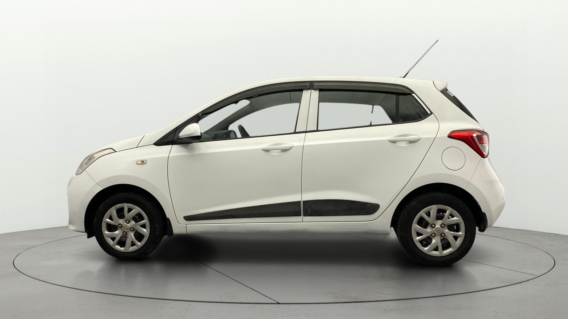 View 2017 Hyundai Grand i10 Sportz 1.2 Kappa Image 5 Used 2017 Hyundai Grand i10 Sportz 1.2 Kappa Image 5