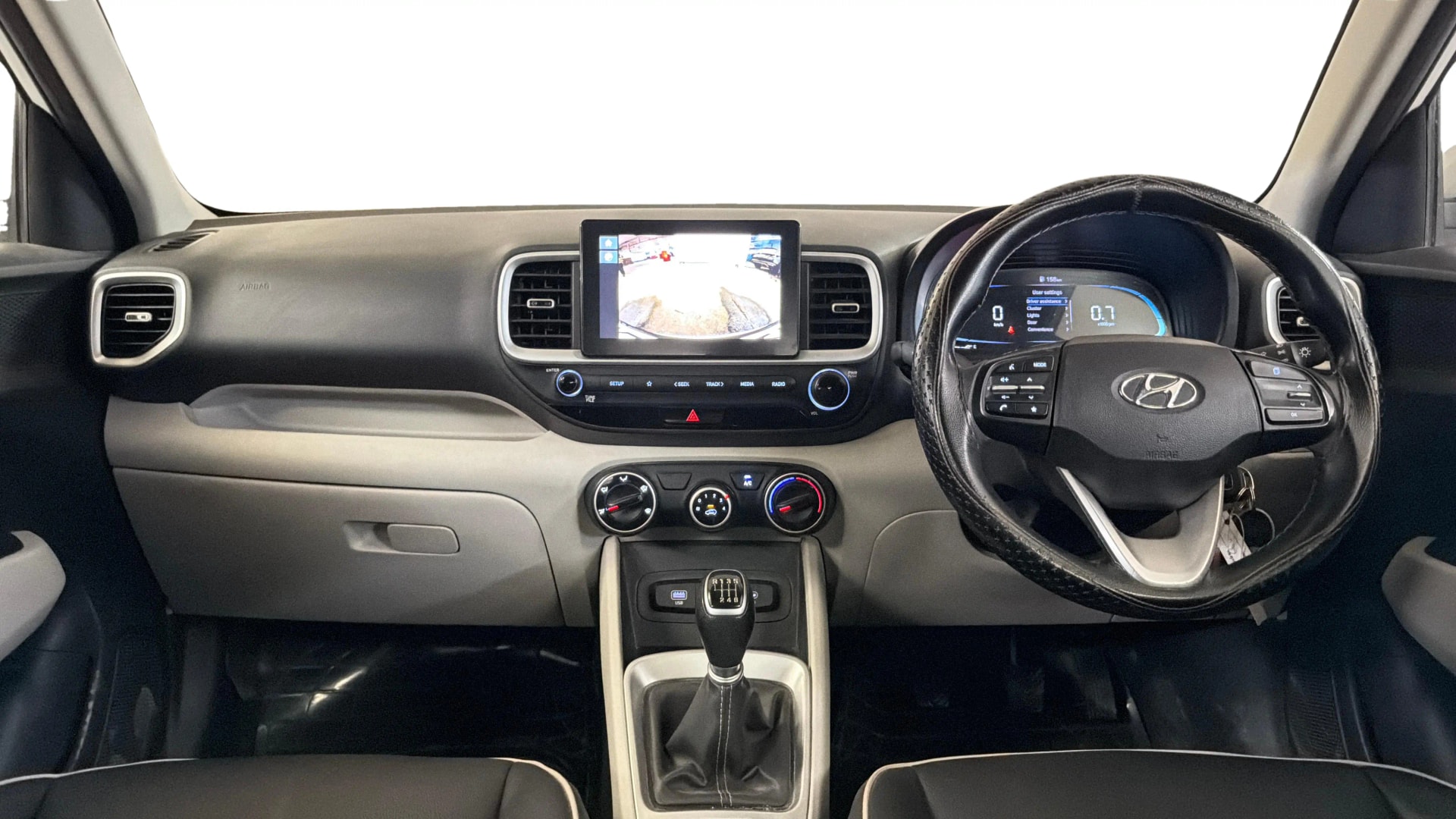 View 2022 Hyundai Venue S Plus 1.5 Diesel MT Image 15 Used 2022 Hyundai Venue S Plus 1.5 Diesel MT Image 15