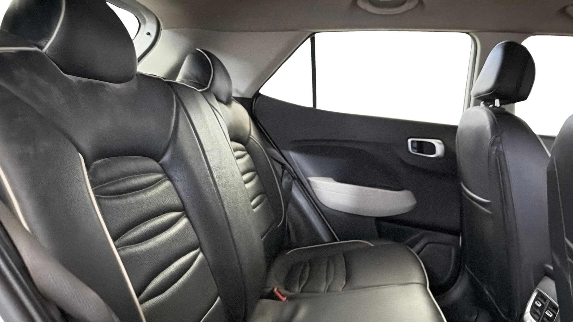 View 2022 Hyundai Venue S Plus 1.5 Diesel MT Image 28 Used 2022 Hyundai Venue S Plus 1.5 Diesel MT Image 28