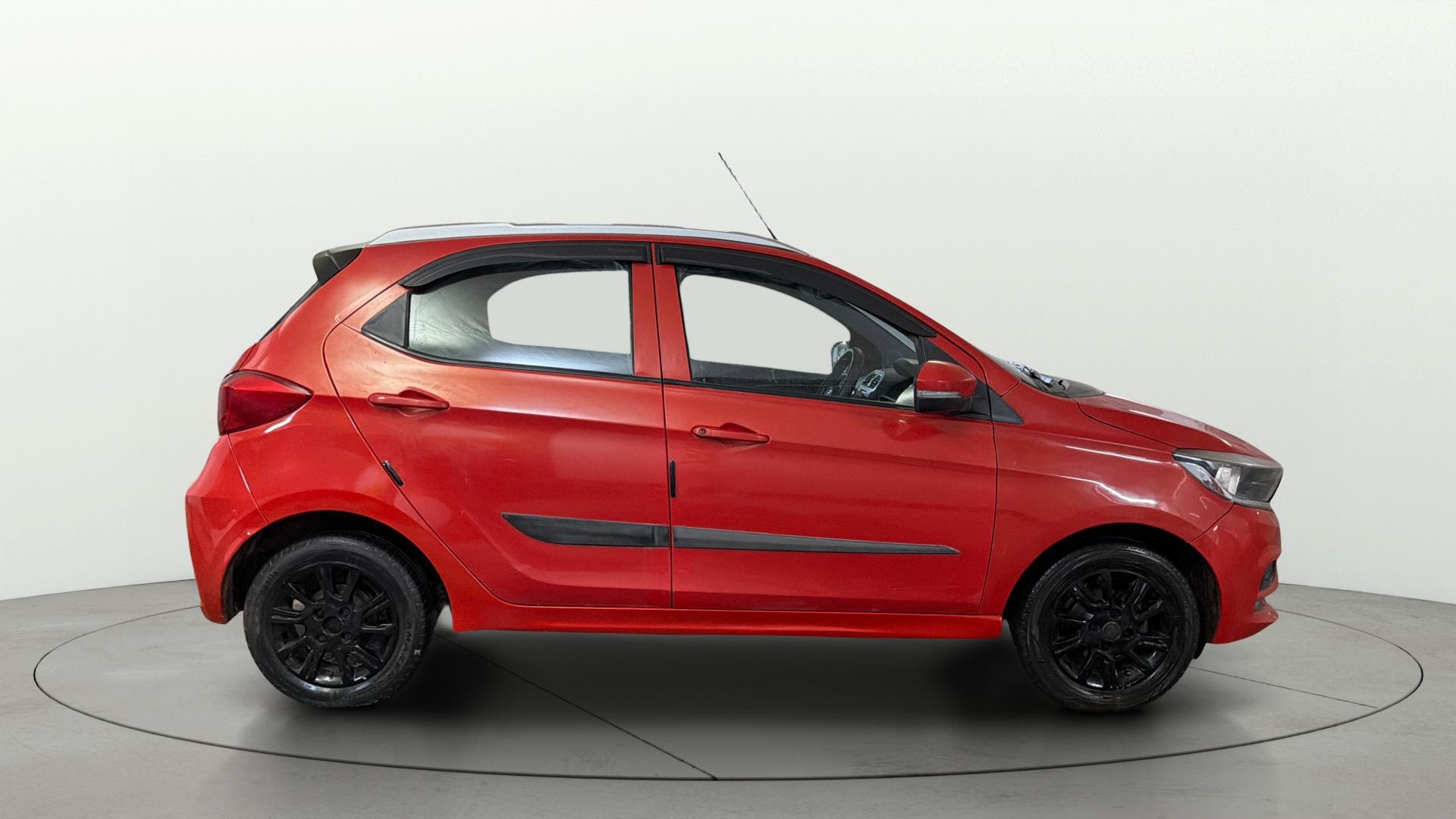 View 2021 Tata Tiago Revotorq XB Image 8 Used 2021 Tata Tiago Revotorq XB Image 8