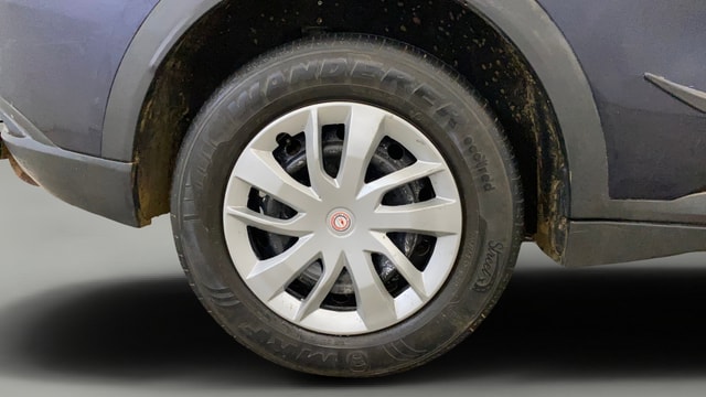 View Mahindra XUV700 Image 32 Used Mahindra XUV700 Image 32