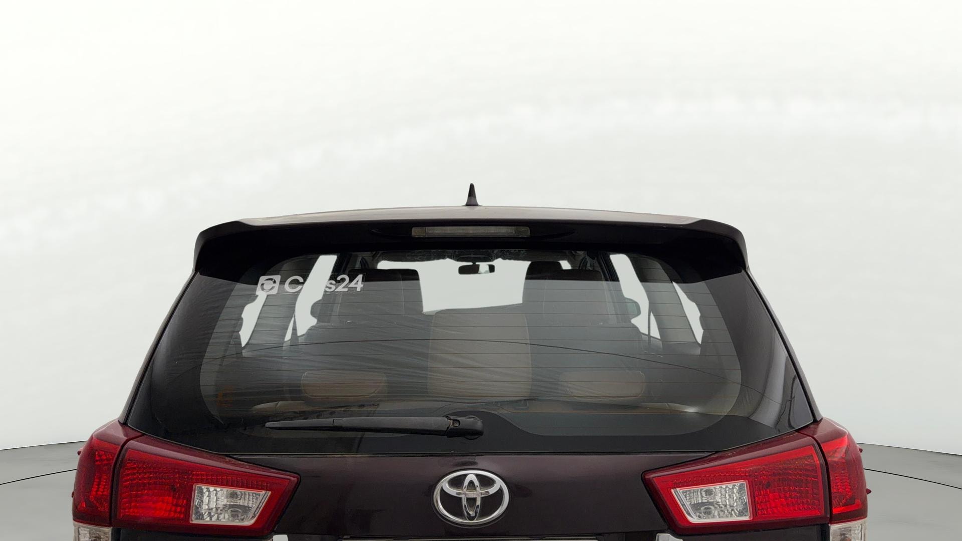 View 2016 Toyota Innova Crysta 2.7 ZX AT 7-Seater BS IV Image 5 Used 2016 Toyota Innova Crysta 2.7 ZX AT 7-Seater BS IV Image 5