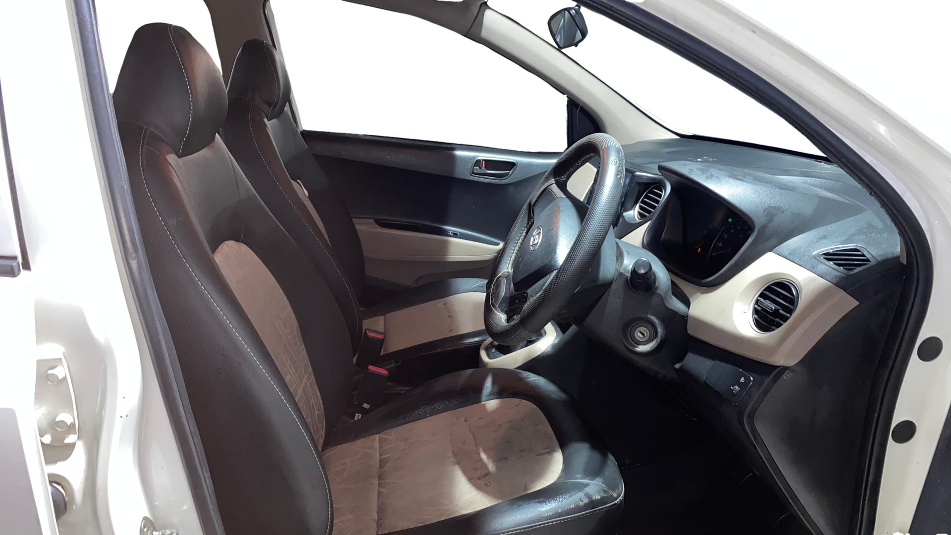 View 2014 Hyundai Grand i10 1.1 Magna Diesel Image 25 Used 2014 Hyundai Grand i10 1.1 Magna Diesel Image 25