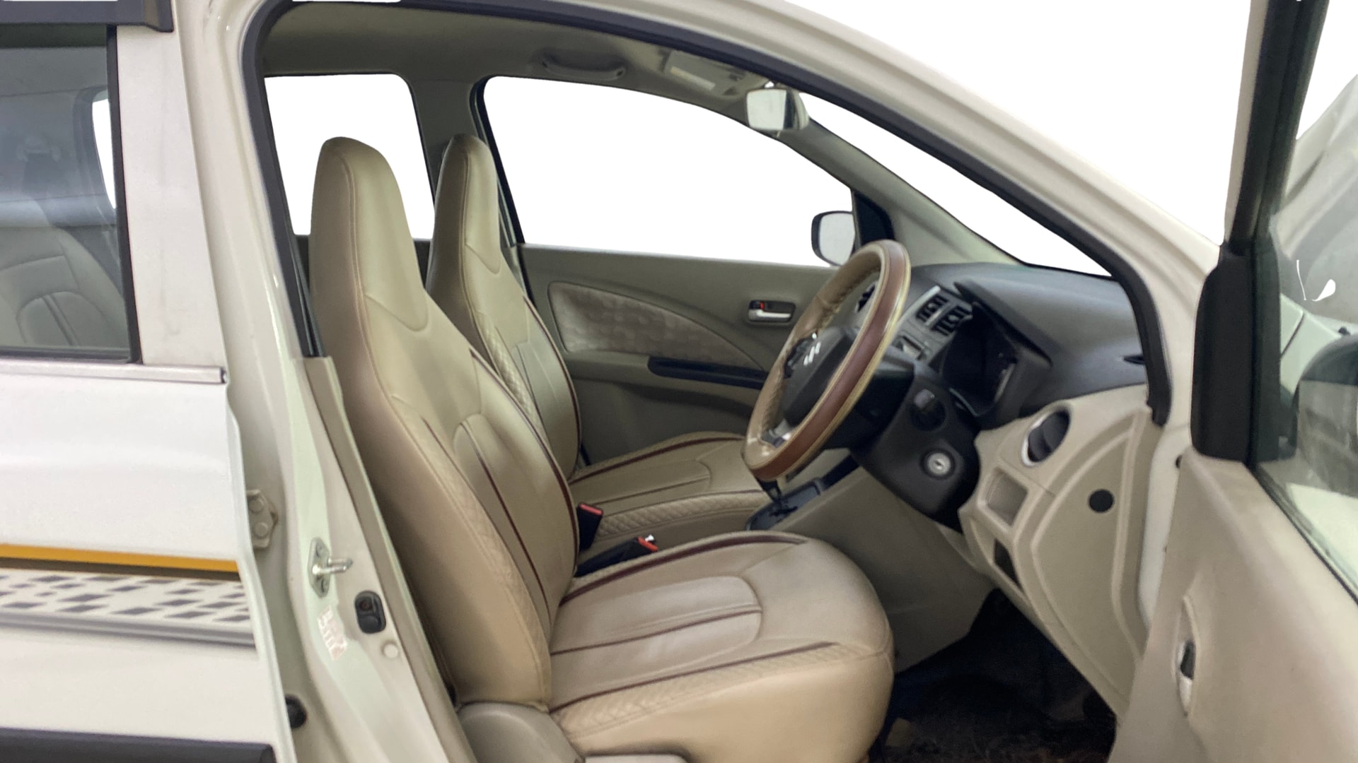 View 2017 Maruti Suzuki 1000 Base Variant Image 25 Used 2017 Maruti Suzuki 1000 Base Variant Image 25