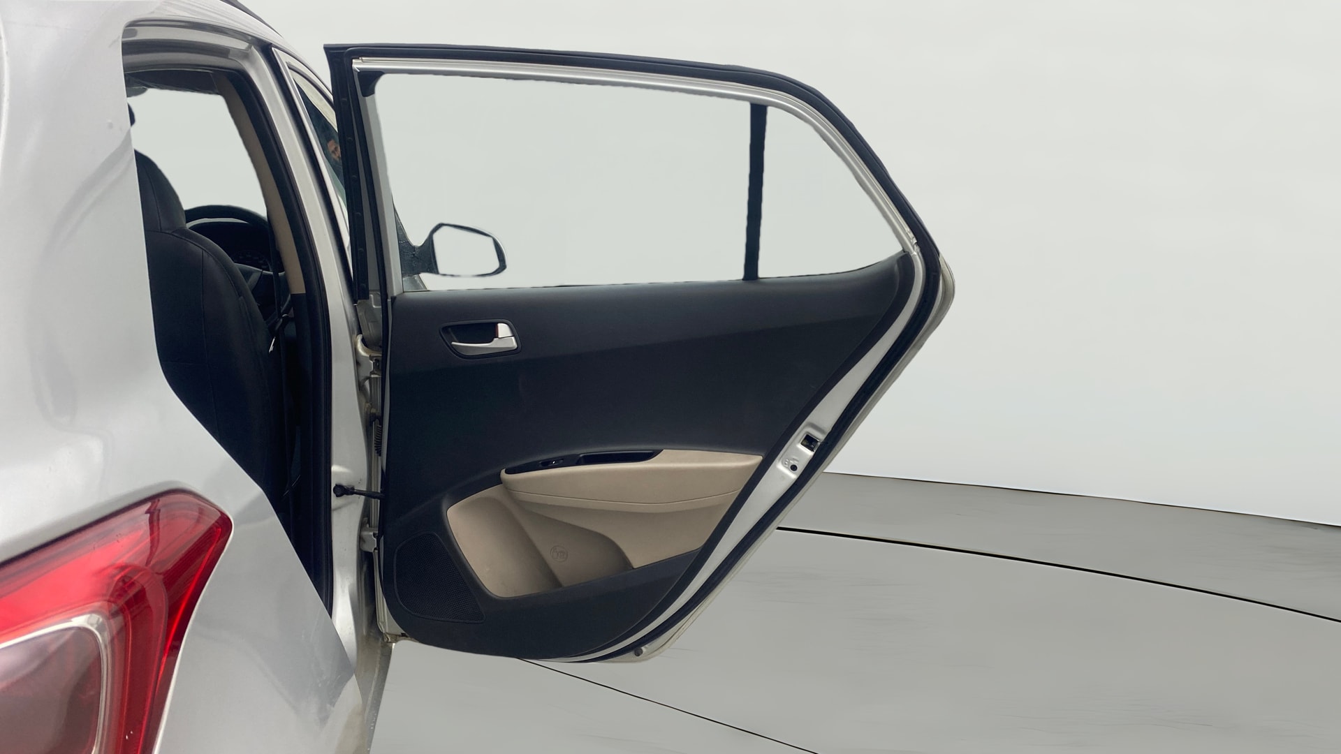 View 2014 Hyundai Grand i10 Sportz 1.2 Kappa Image 7 Used 2014 Hyundai Grand i10 Sportz 1.2 Kappa Image 7