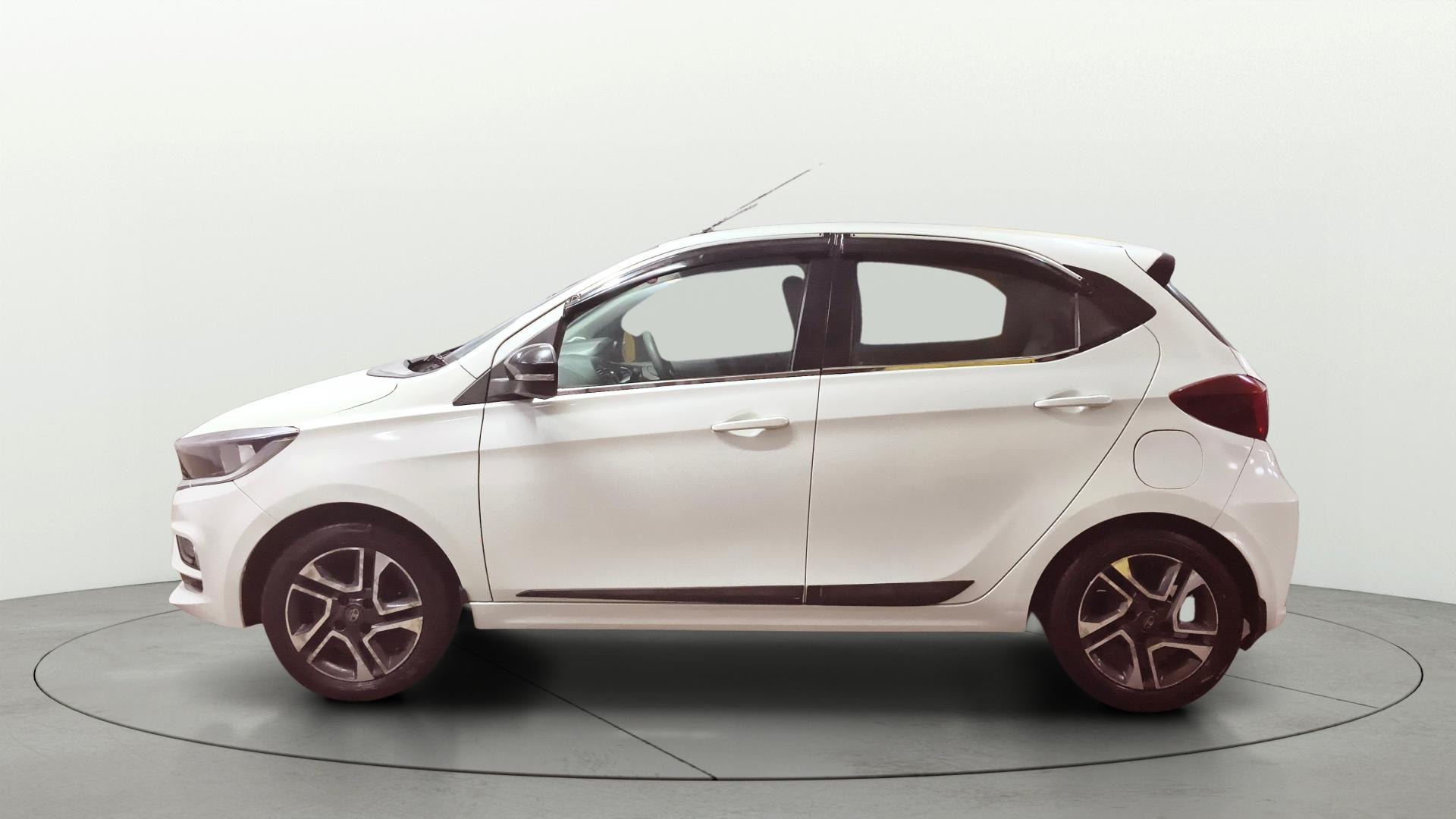 View 2020 Tata Tiago Revotorq XB Image 26 Used 2020 Tata Tiago Revotorq XB Image 26
