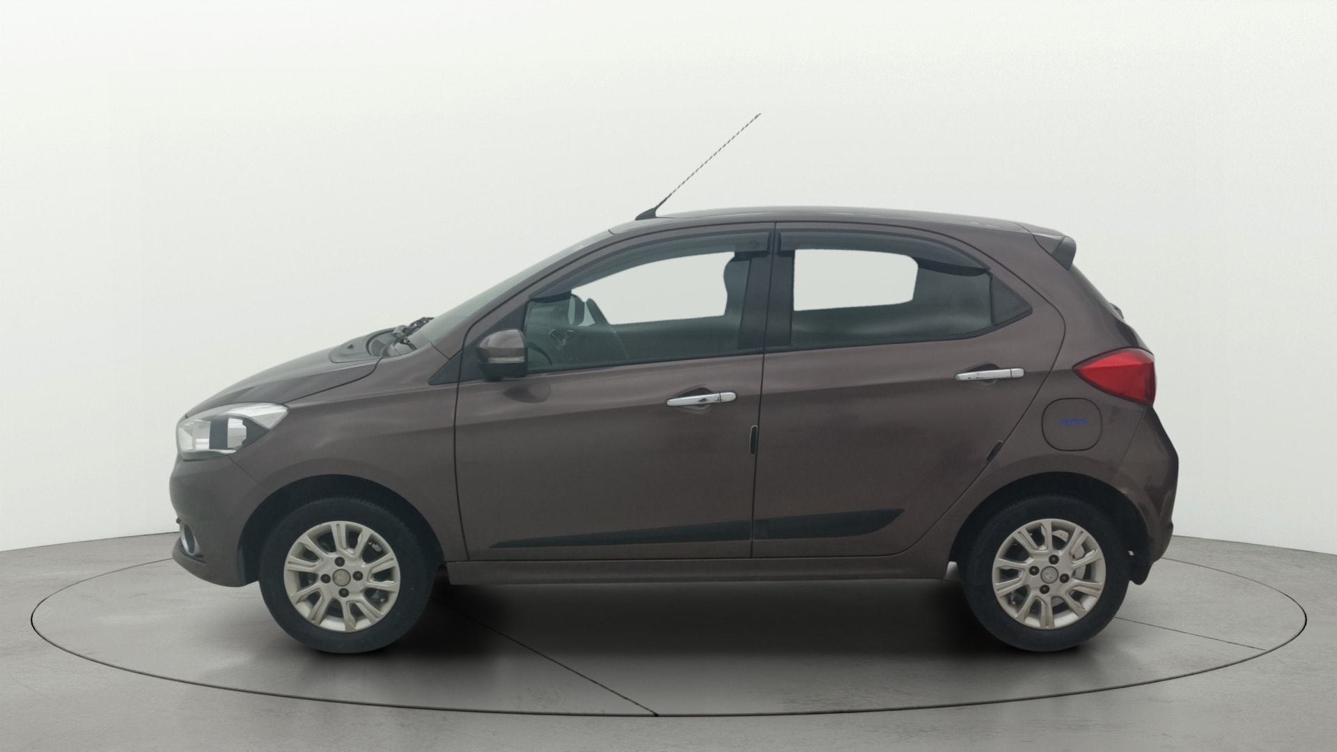View 2018 Tata Tiago Revotorq XB Image 5 Used 2018 Tata Tiago Revotorq XB Image 5