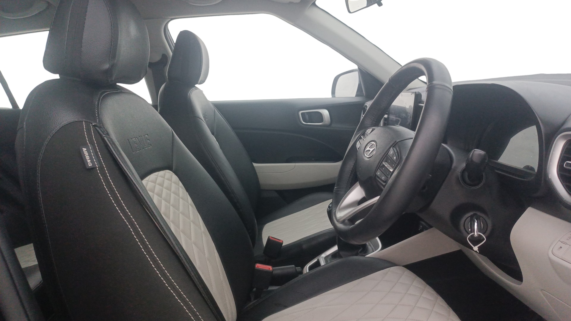 View 2023 Hyundai Venue S (O) 1.0 Turbo Petrol MT Image 27 Used 2023 Hyundai Venue S (O) 1.0 Turbo Petrol MT Image 27