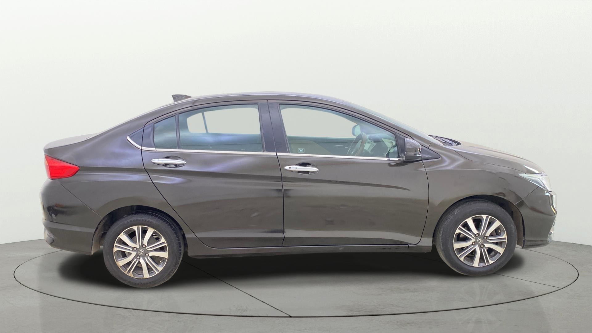 View 2020 Honda City ZX MT Diesel Anniversary Edition Image 9 Used 2020 Honda City ZX MT Diesel Anniversary Edition Image 9