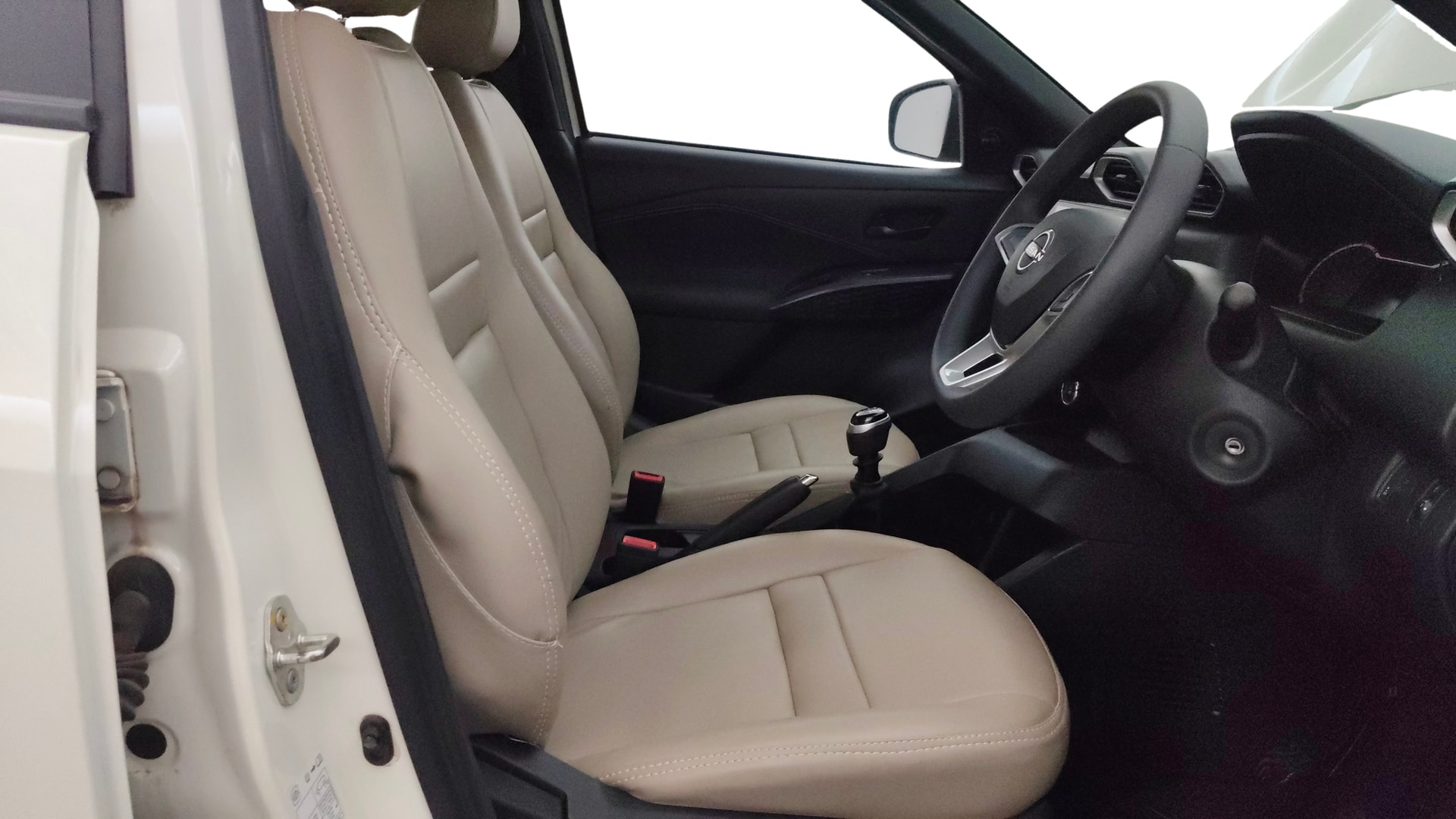 View 2025 Nissan Magnite Visia Plus B4D 1.0 Petrol MT Image 26 Used 2025 Nissan Magnite Visia Plus B4D 1.0 Petrol MT Image 26