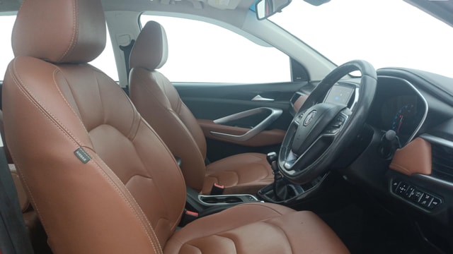 View MG Hector Plus Image 19 Used MG Hector Plus Image 19