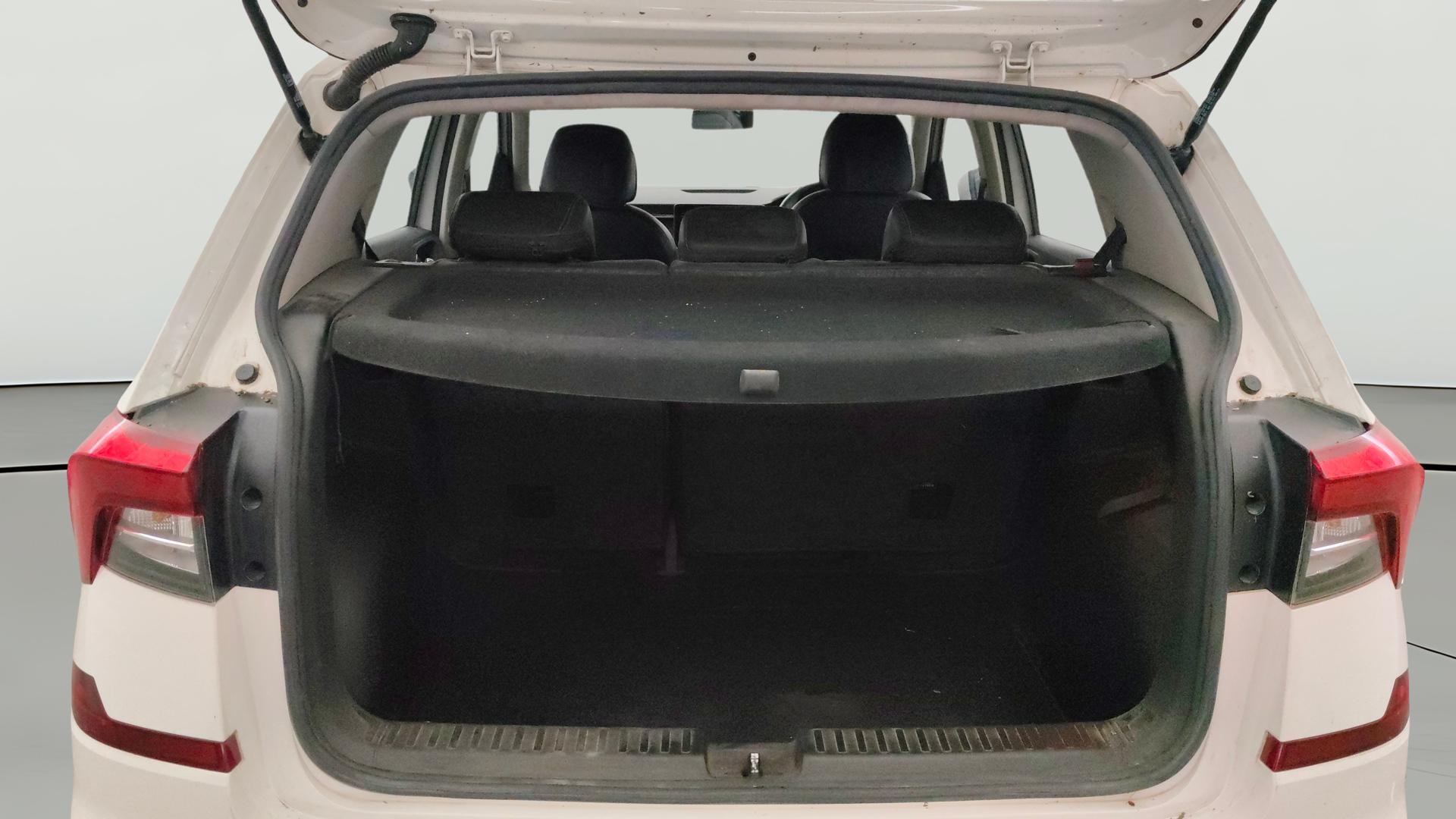 View 2023 Skoda Kushaq Ambition 1.0 TSI MT Image 38 Used 2023 Skoda Kushaq Ambition 1.0 TSI MT Image 38