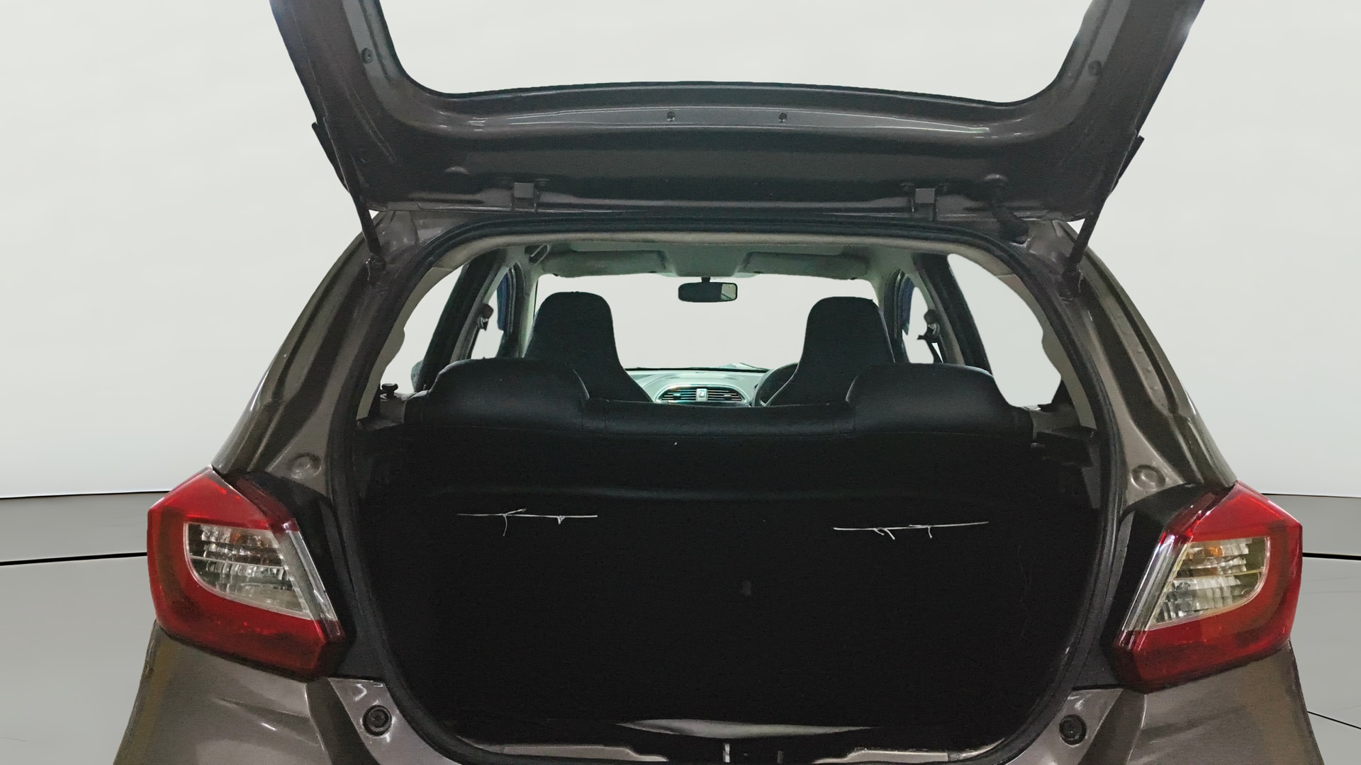View 2018 Tata Tiago Revotorq XB Image 38 Used 2018 Tata Tiago Revotorq XB Image 38