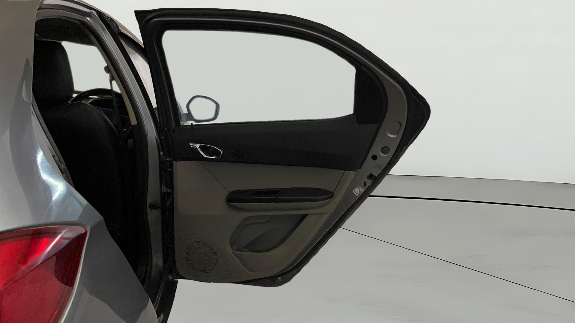 View 2018 Tata Tiago Revotorq XB Image 5 Used 2018 Tata Tiago Revotorq XB Image 5