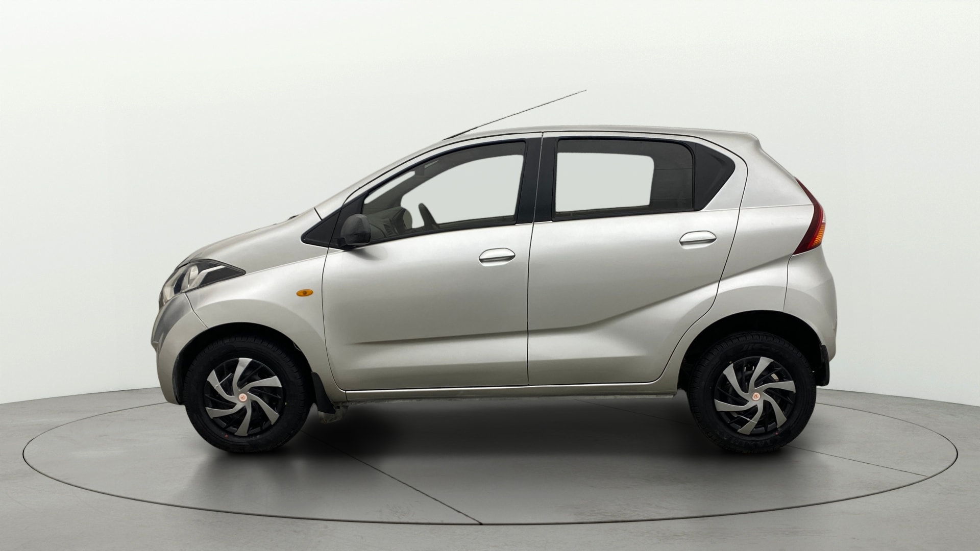 View 2016 Datsun Redi GO S-1.0L BS IV Image 5 Used 2016 Datsun Redi GO S-1.0L BS IV Image 5