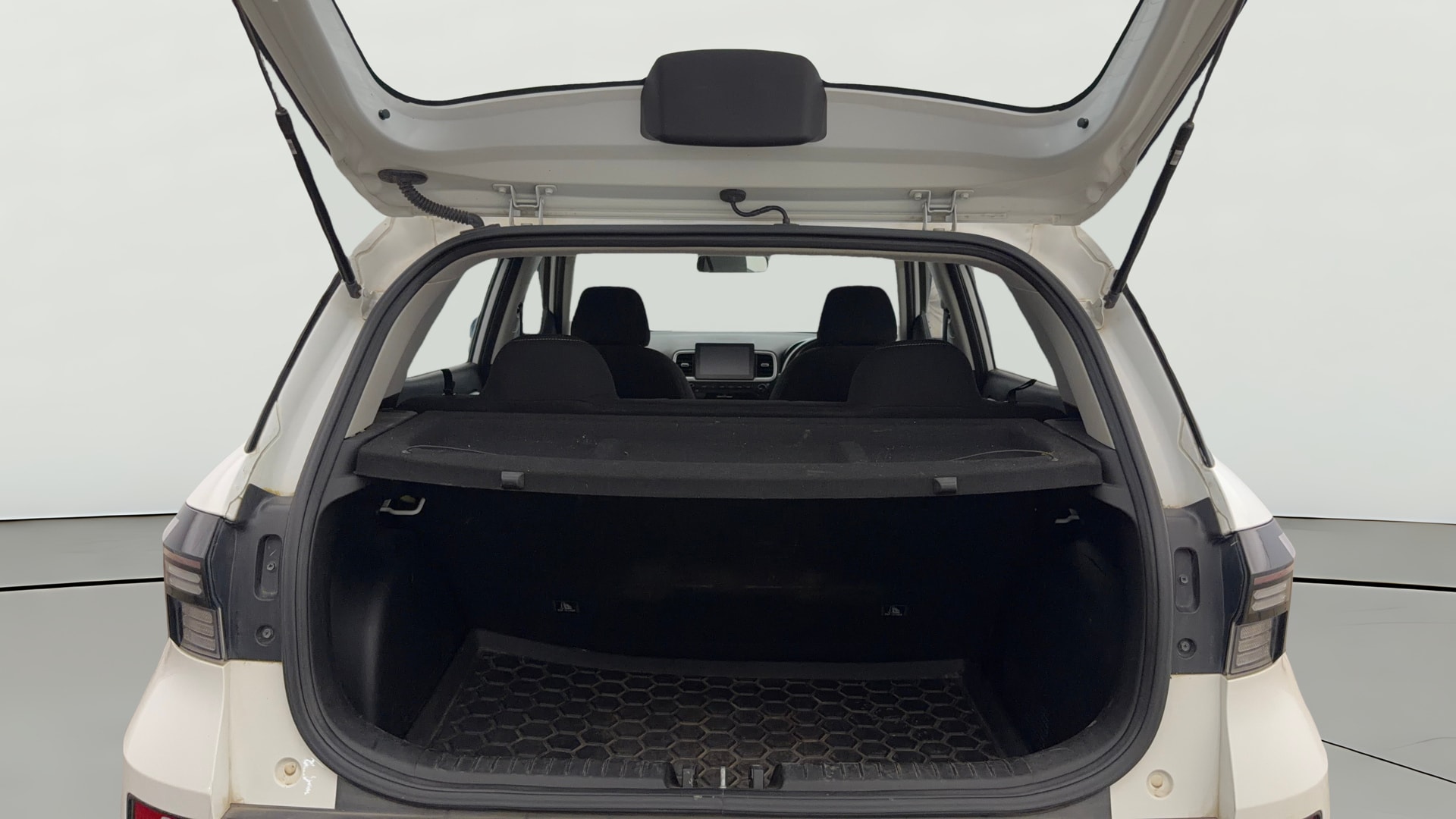 View 2022 Hyundai Venue S (O) 1.0 Turbo Petrol MT Image 40 Used 2022 Hyundai Venue S (O) 1.0 Turbo Petrol MT Image 40