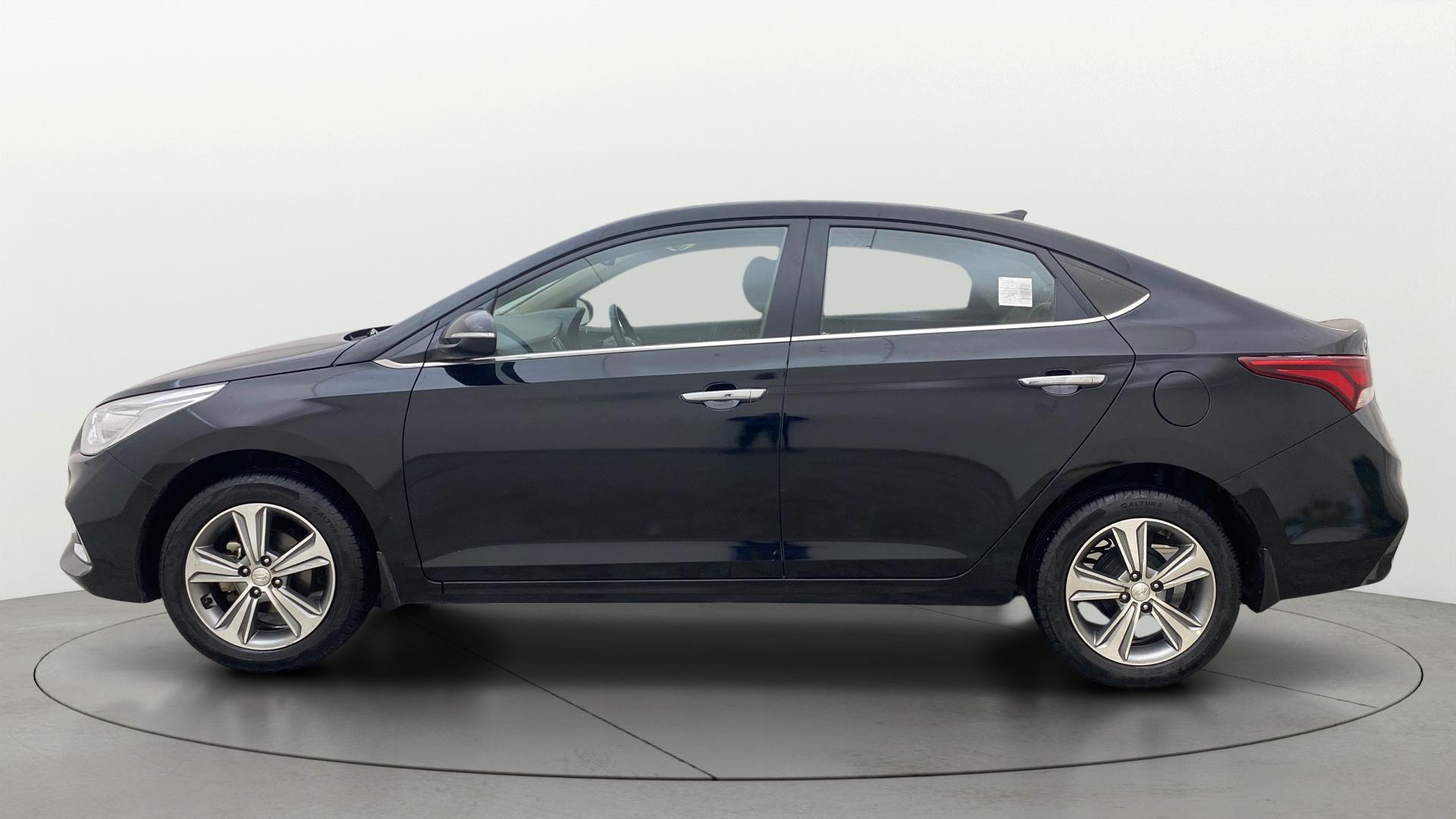 View 2017 Hyundai Verna 1.6 VTVT SX (O) Image 6 Used 2017 Hyundai Verna 1.6 VTVT SX (O) Image 6