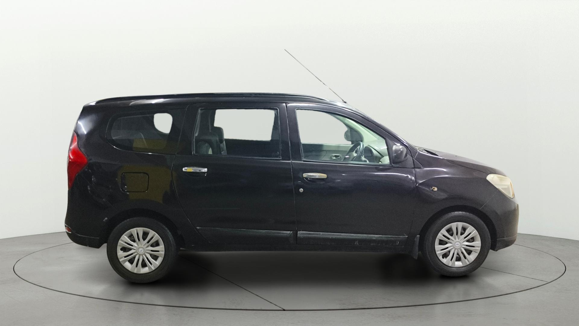 View 2016 Renault Lodgy 85 PS RxL 8 Seater Image 29 Used 2016 Renault Lodgy 85 PS RxL 8 Seater Image 29