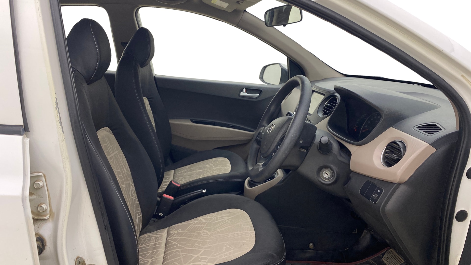 View 2017 Hyundai Grand i10 1.2 Sportz Petrol AT Image 26 Used 2017 Hyundai Grand i10 1.2 Sportz Petrol AT Image 26