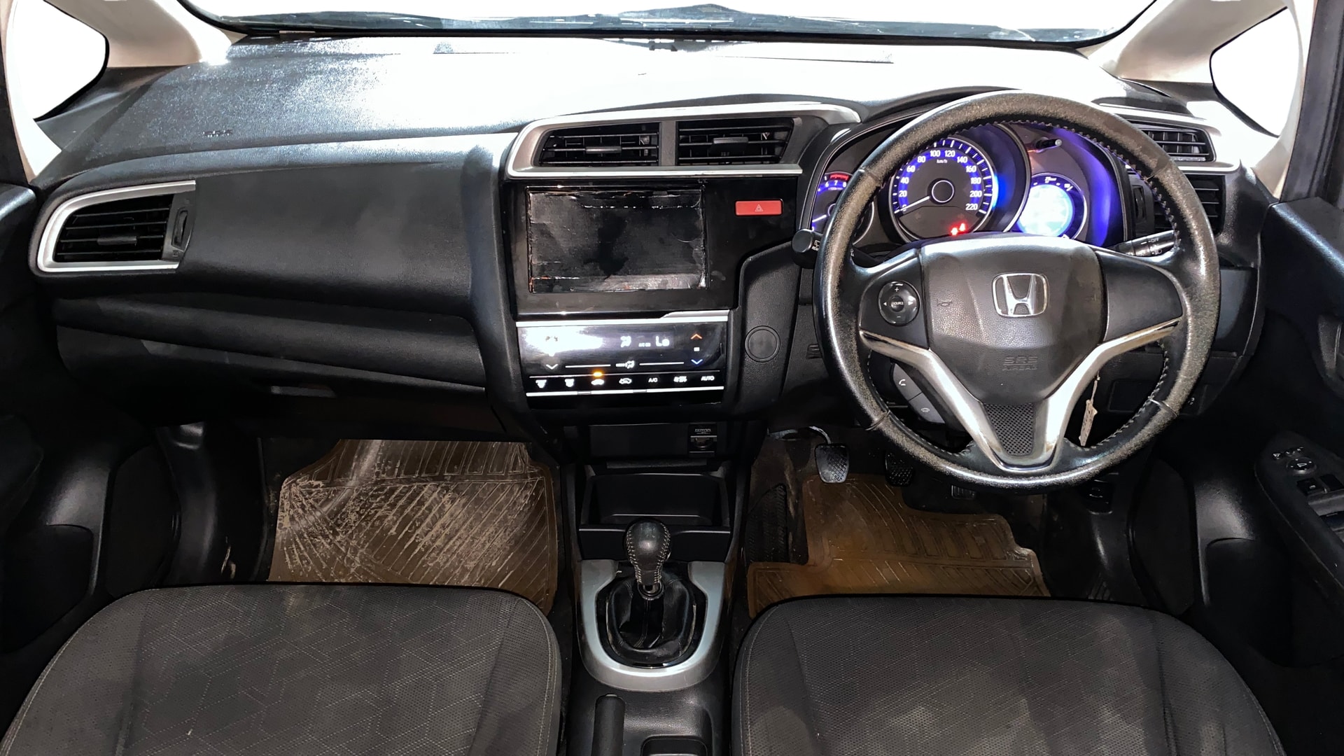 View 2015 Honda Jazz E MT Diesel Image 15 Used 2015 Honda Jazz E MT Diesel Image 15