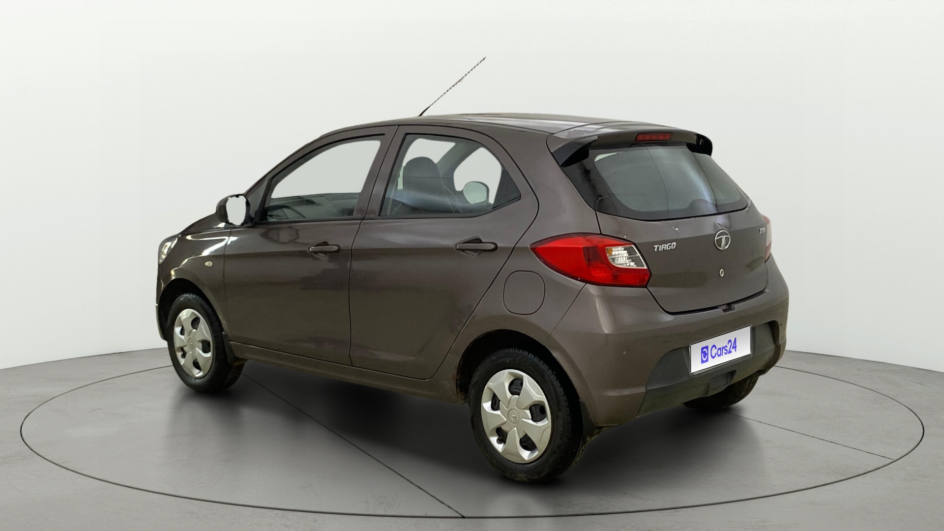View 2018 Tata Tiago Revotorq XB Image 2 Used 2018 Tata Tiago Revotorq XB Image 2