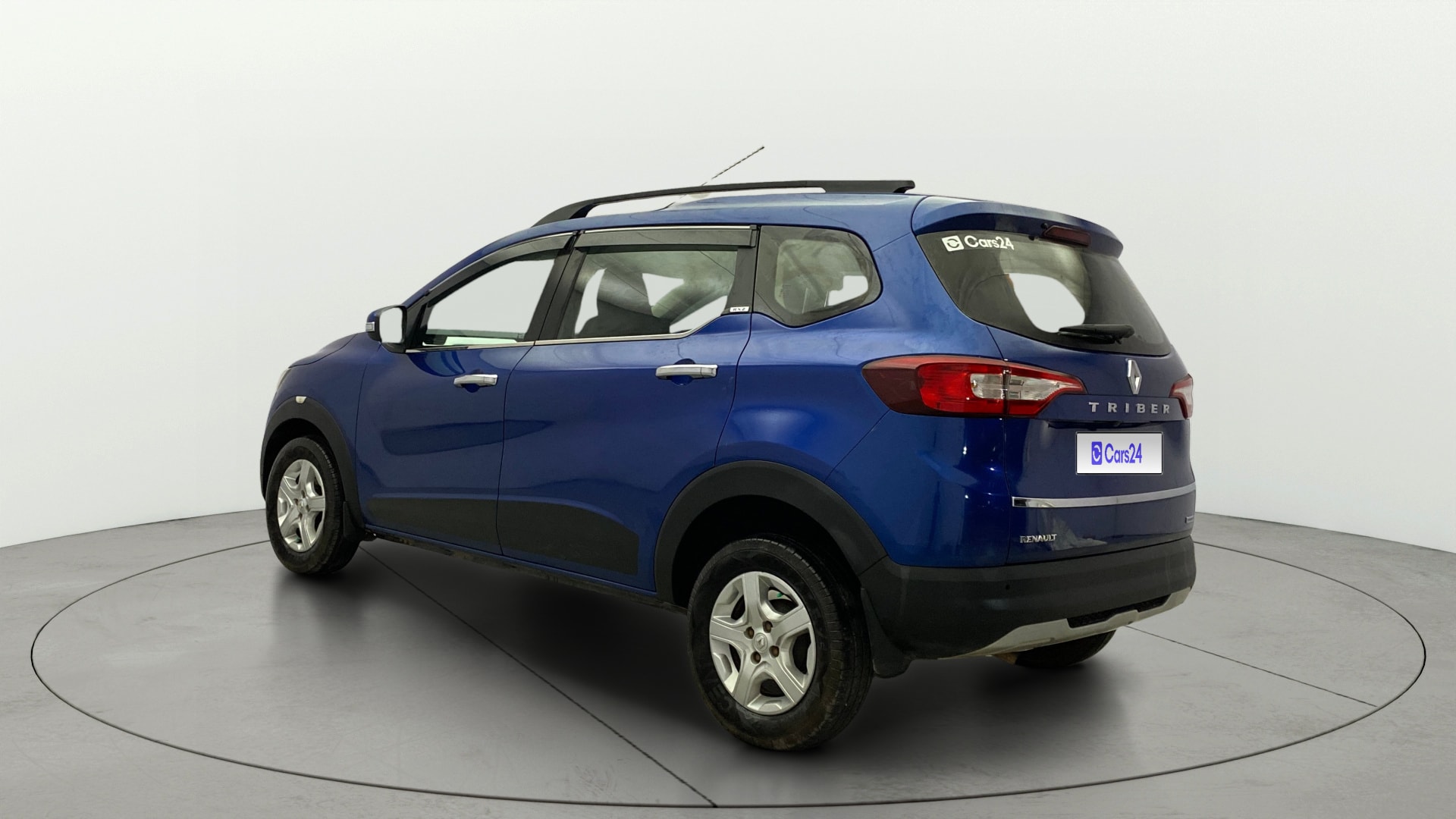 View 2019 Renault Triber RXZ Image 2 Used 2019 Renault Triber RXZ Image 2