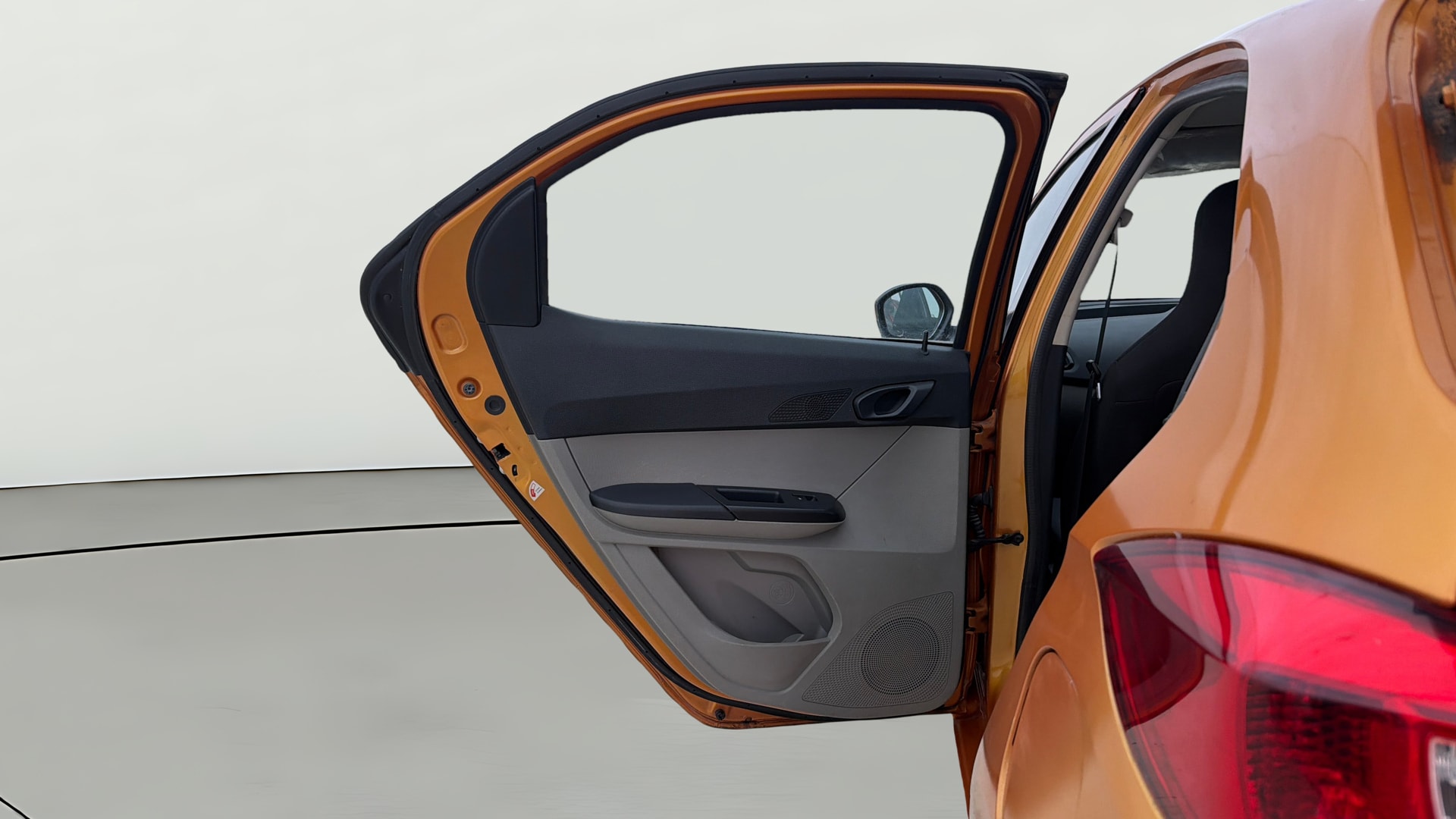 View 2016 Tata Tiago Revotorq XB Image 22 Used 2016 Tata Tiago Revotorq XB Image 22