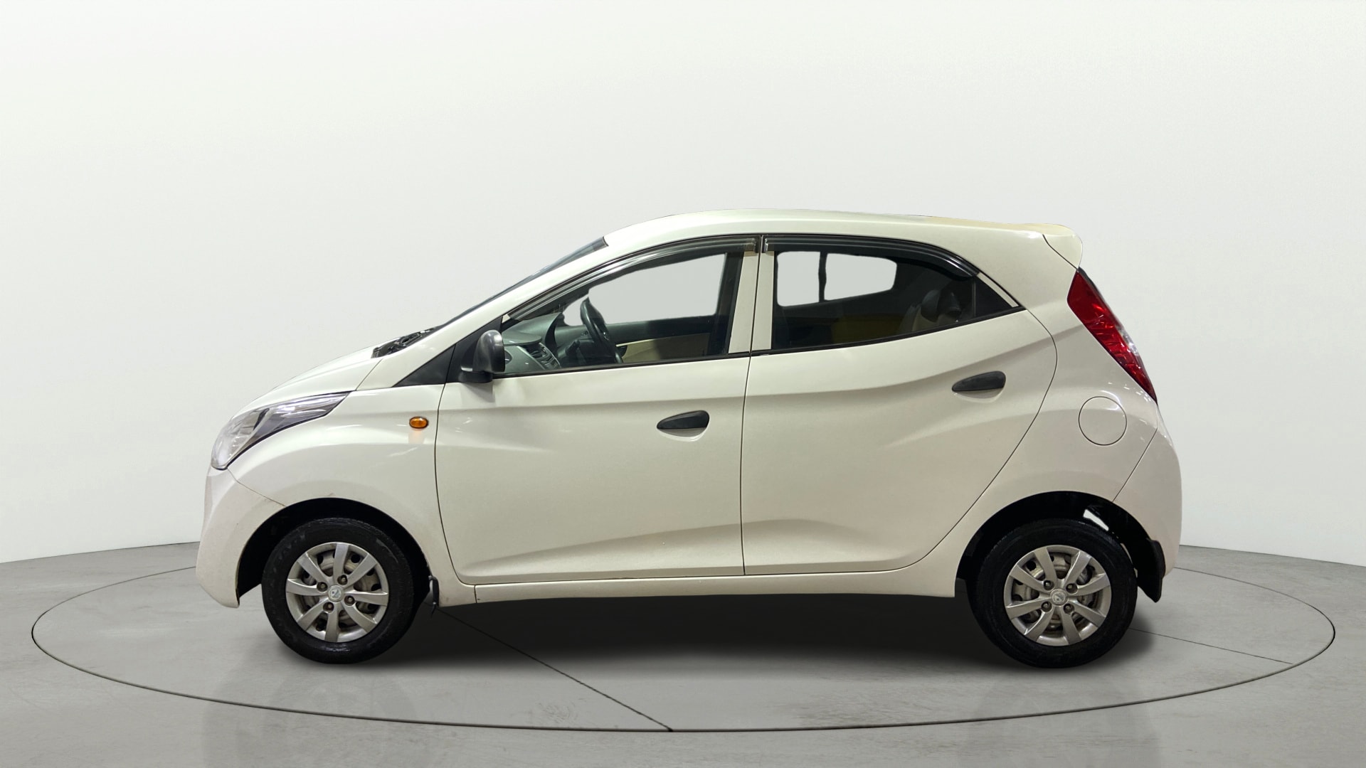 View 2016 Hyundai EON Era Plus Image 5 Used 2016 Hyundai EON Era Plus Image 5