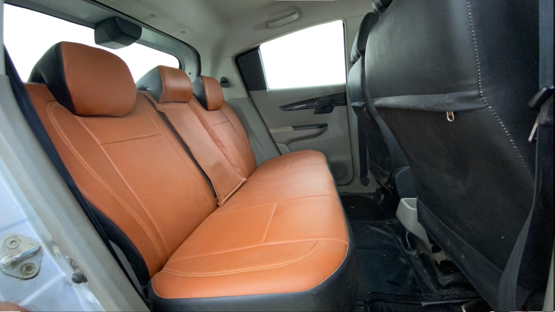 View 2016 Mahindra KUV100 K8 Petrol 5 Seater BS IV Image 28 Used 2016 Mahindra KUV100 K8 Petrol 5 Seater BS IV Image 28