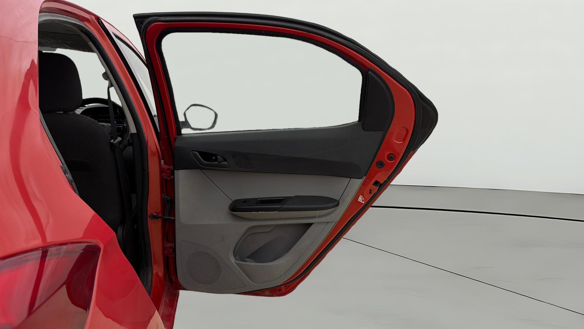View 2021 Tata Tiago Revotorq XB Image 7 Used 2021 Tata Tiago Revotorq XB Image 7