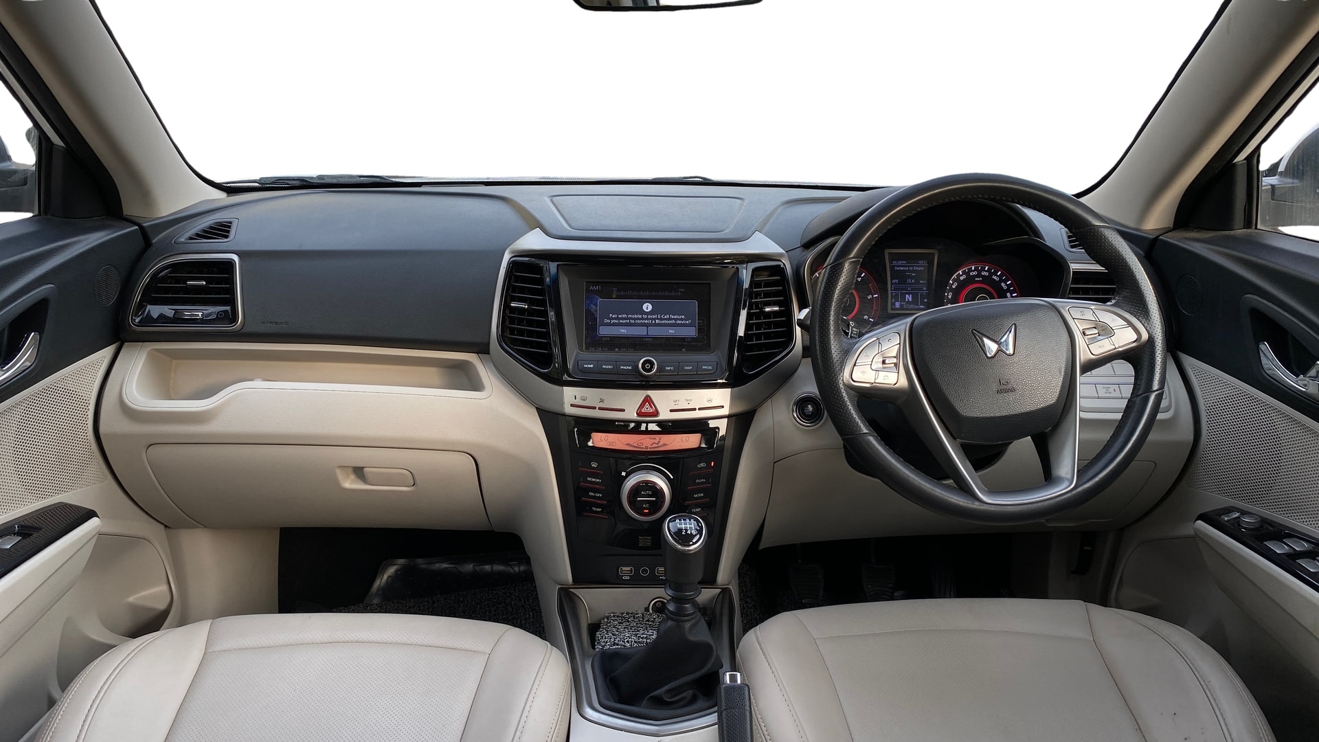 View 2024 Mahindra XUV300 W4 Petrol BS IV Image 32 Used 2024 Mahindra XUV300 W4 Petrol BS IV Image 32