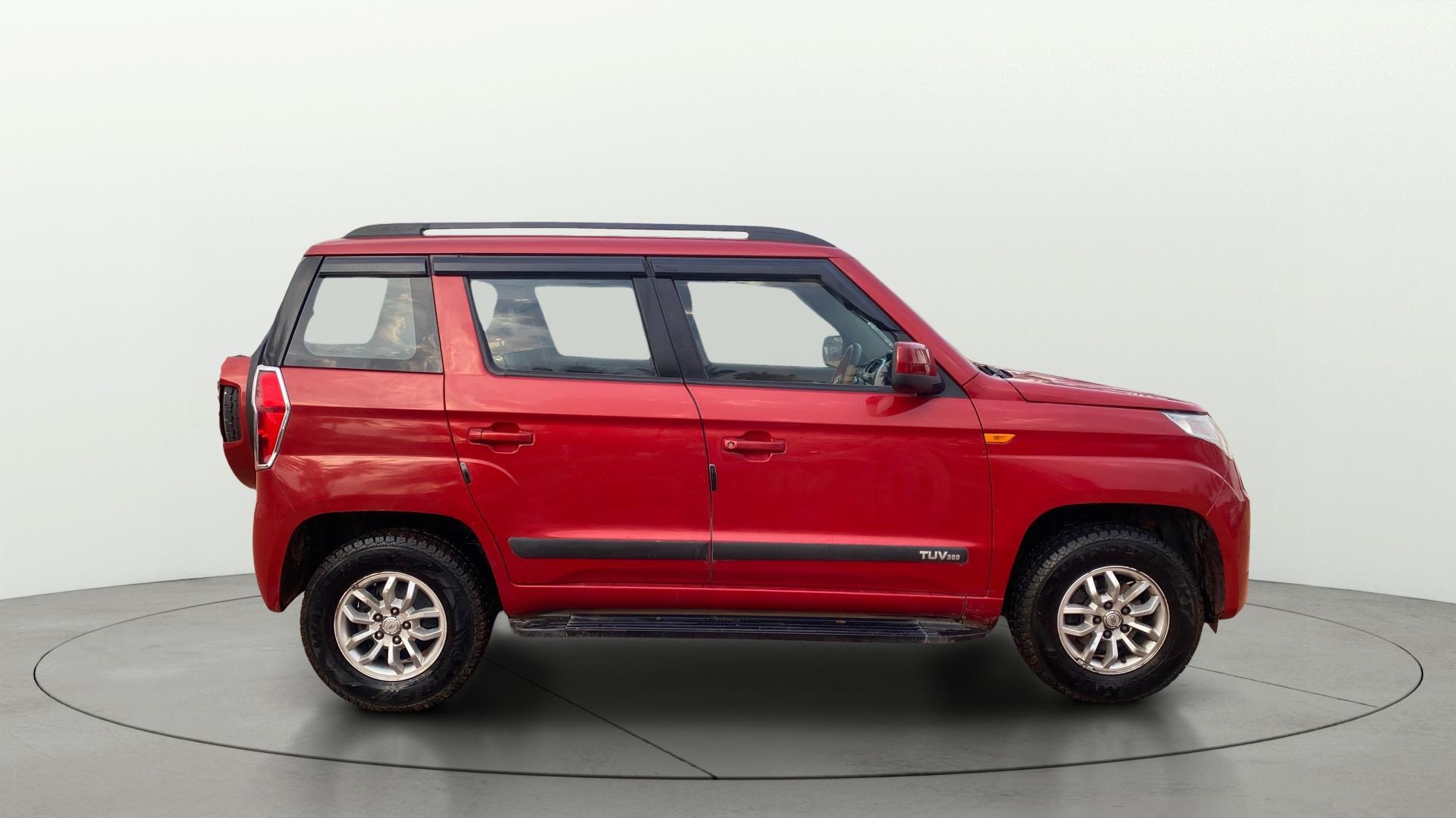 View 2016 Mahindra TUV300 T8 Image 8 Used 2016 Mahindra TUV300 T8 Image 8
