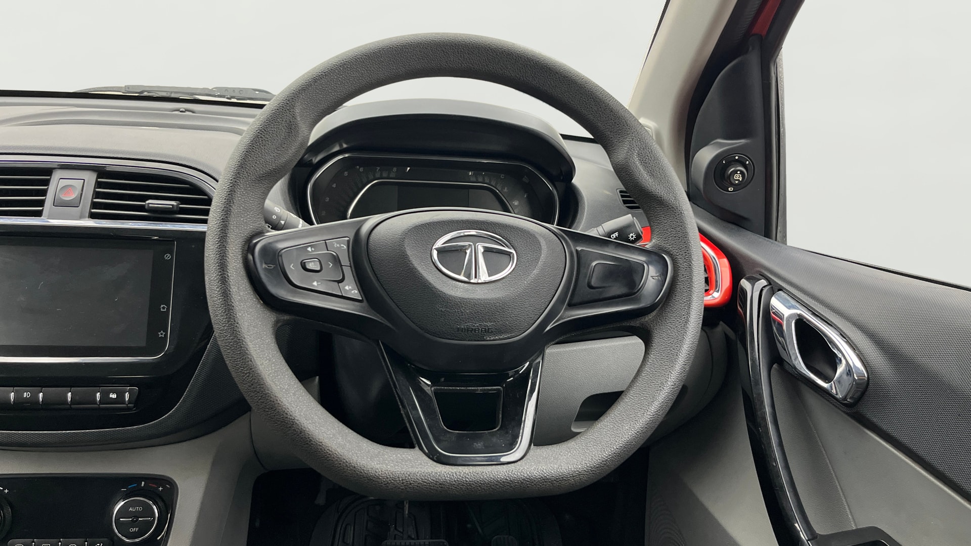 View 2022 Tata Tiago Revotorq XB Image 12 Used 2022 Tata Tiago Revotorq XB Image 12