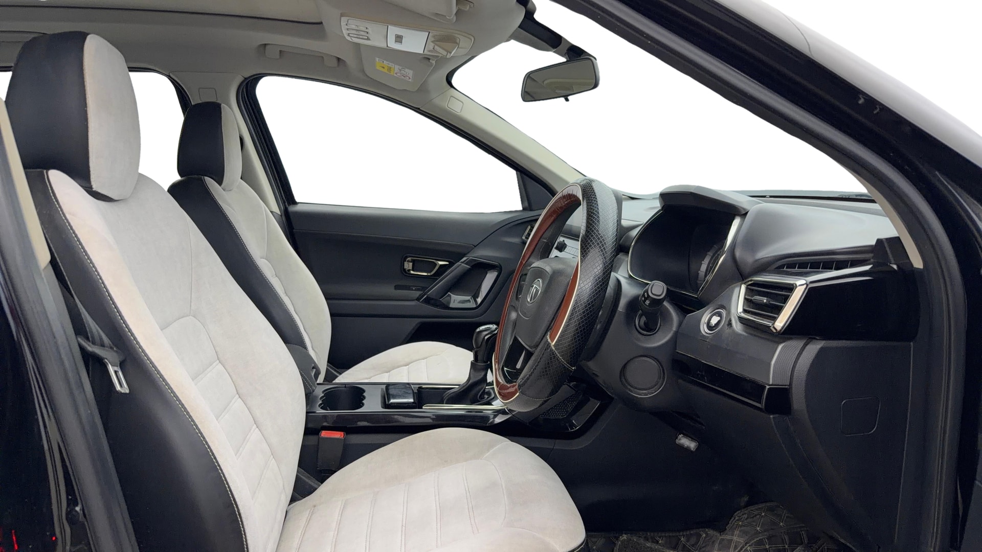 View 2022 Tata Harrier XE Image 28 Used 2022 Tata Harrier XE Image 28