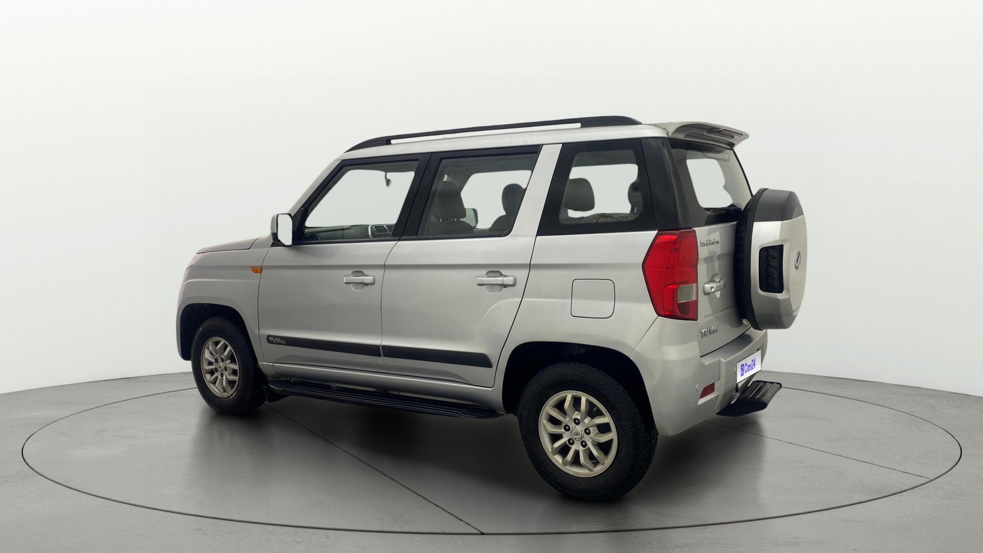 View 2017 Mahindra TUV300 T8 AMT Image 2 Used 2017 Mahindra TUV300 T8 AMT Image 2