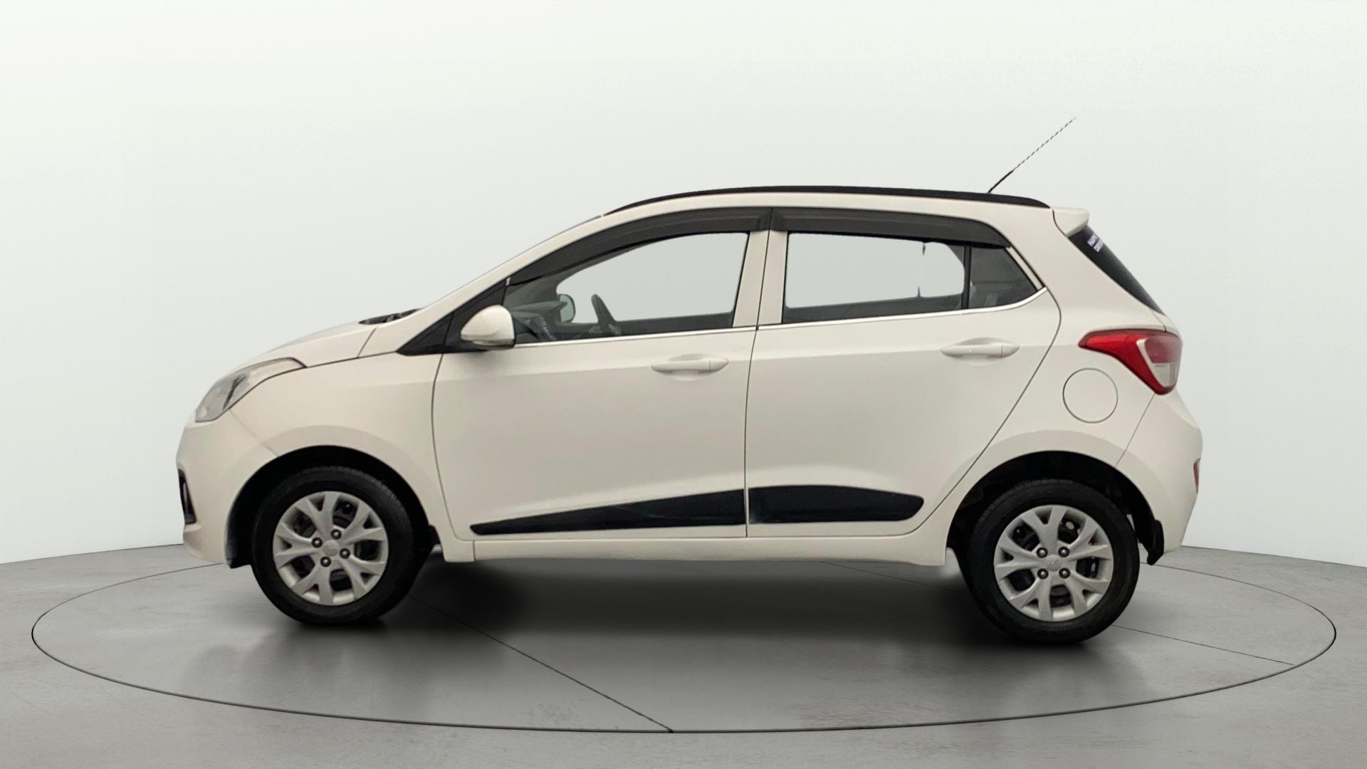 View 2017 Hyundai Grand i10 Sportz 1.2 Kappa Image 5 Used 2017 Hyundai Grand i10 Sportz 1.2 Kappa Image 5