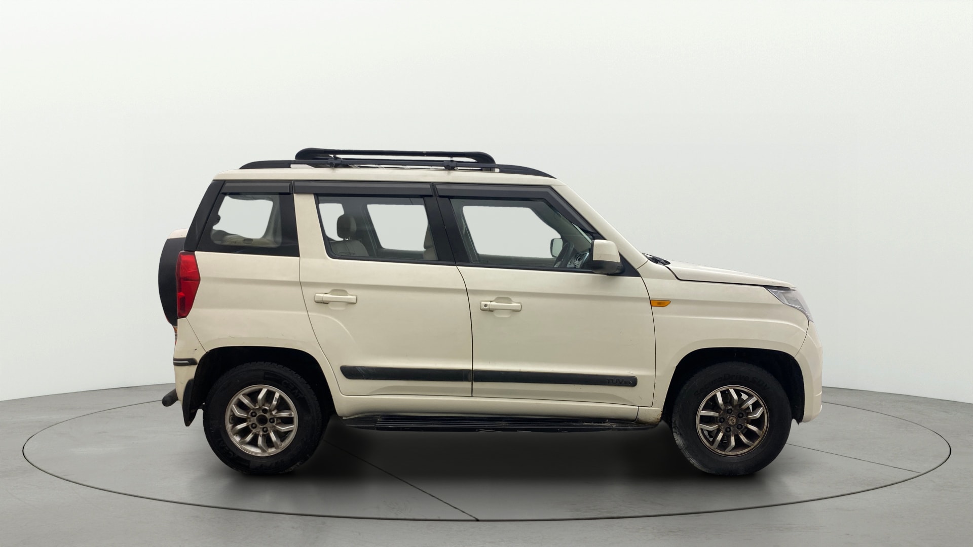 View 2018 Mahindra TUV300 T8 Image 28 Used 2018 Mahindra TUV300 T8 Image 28